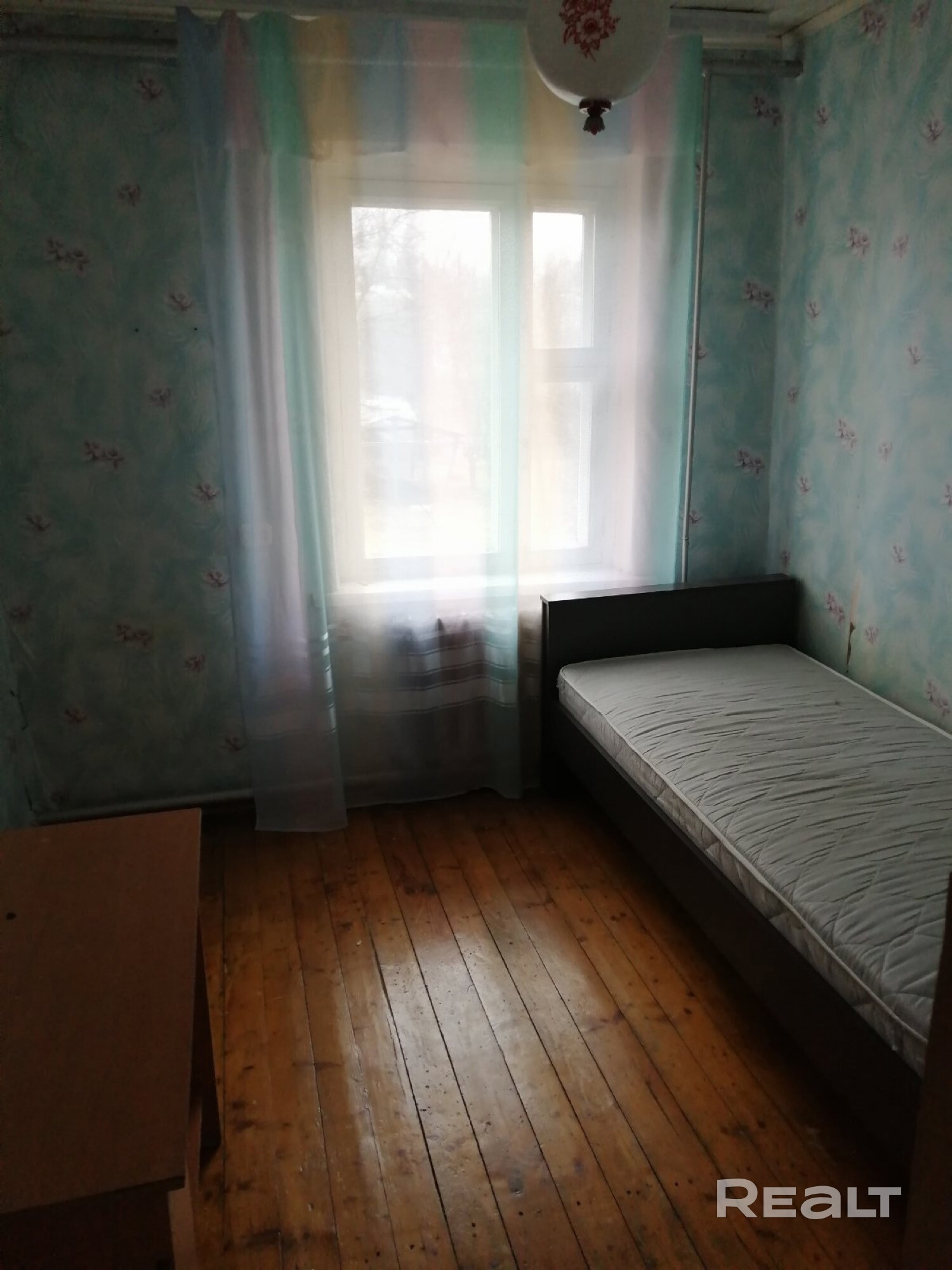 Продается дом в 1 км от г.Смолевичи, со всеми коммуникациями, свет, вода, газ все в доме, живописное место, рядом лес, недалеко озеро, есть второй мансардный этаж, гараж по всему периметру дома, возможен обмен на квартиру, АГЕНТСТВАМ НЕ ЗВОНИТЬ И НЕ ПИСАТЬ!!! Возможен торг, дом большой, участок ровный, рядом лес, хорошее предложение по адекватной цене - Widok 6