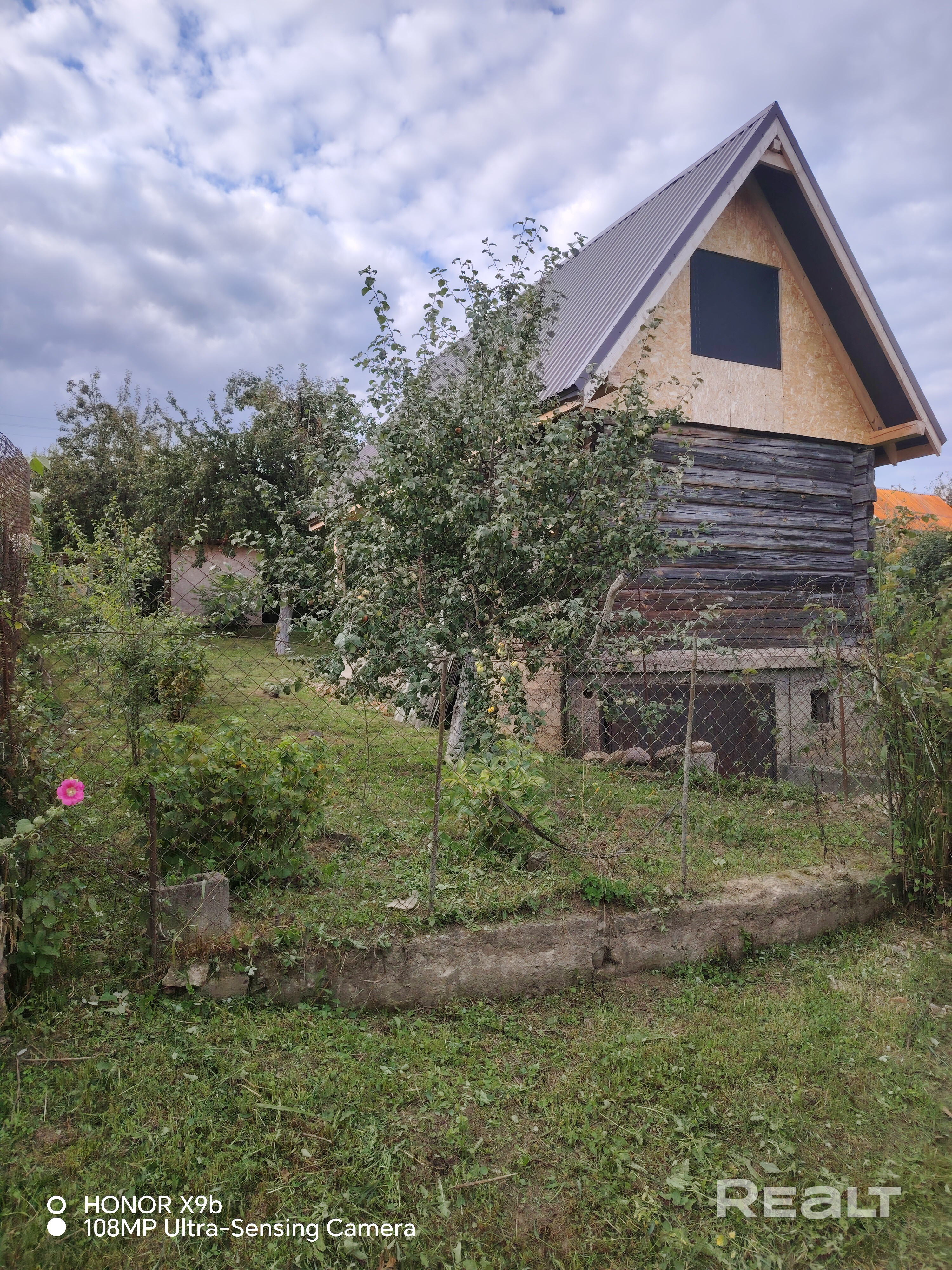 Продам дачу в садовом товариществе "Факел третий век", Минская область, Минский р-н. Техническое описание объекта: участок на праве частной собственности общей площадью 5.55 соток, в красивом живописном месте. 800 м. агрогородок Лошаны, с развитой инфраструктурой, школа, сад, магазины и т.д. Удаленность садового товарищества от МКАД 18 км, от ст. жд. "Беларусь", 2,3 км., 800 метром остановка маршрутки, 250 метров озеро для рыбалки и отдыха, 300 метров лес. 30% с/т проживают круглый год. - Ansicht 5