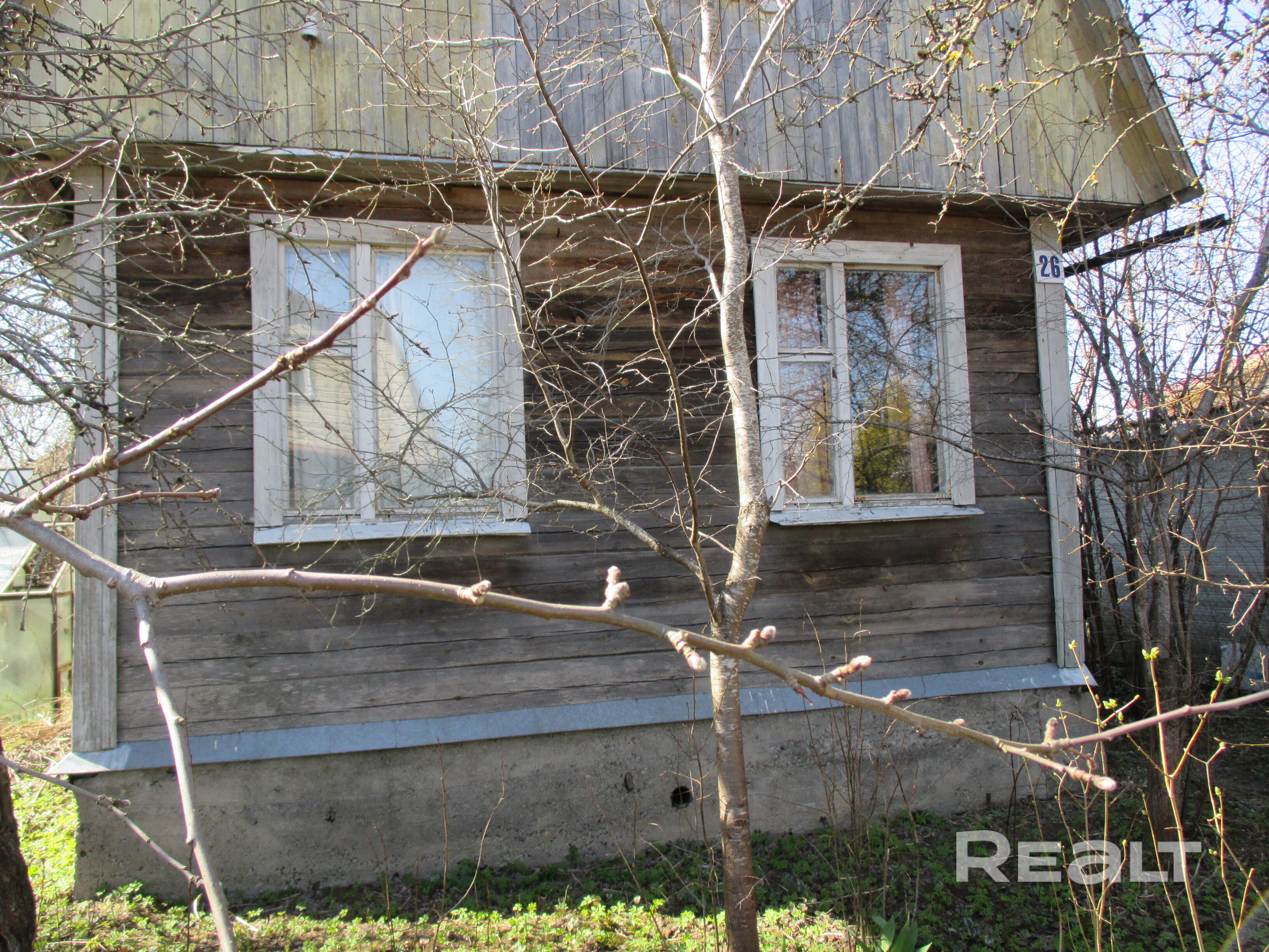 Уютная дача в тихом зелёном месте — отличный вариант для отдыха за городом и дачного проекта. Молодечненский район, рядом с д. Вязинка. Двухэтажный деревянный дом в хорошем состоянии, проведено электричество, есть печь с лежанкой. Участок 4 сотки возле дома + 2 сотки отдельно. Тенистый участок с плодовыми деревьями создаёт приятную атмосферу для отдыха. Хорошие соседи, рядом магазин. Соседний участок свободен — при желании можно увеличить территорию. - Ansicht 3