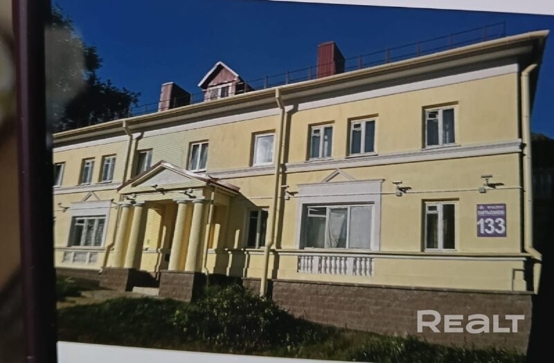 Сдаются две комнаты в трёх комнатной квартире. В квартире все удобства, есть холодильник, стиральная машина, телевизор, микроволновая печь, большой болкон с выходом на улицу. Желательно семейной паре, можно с детьми!! Цена 1000 бел руб. + коммуналка и налог. Звонить с 9 до 19. - Bild 3