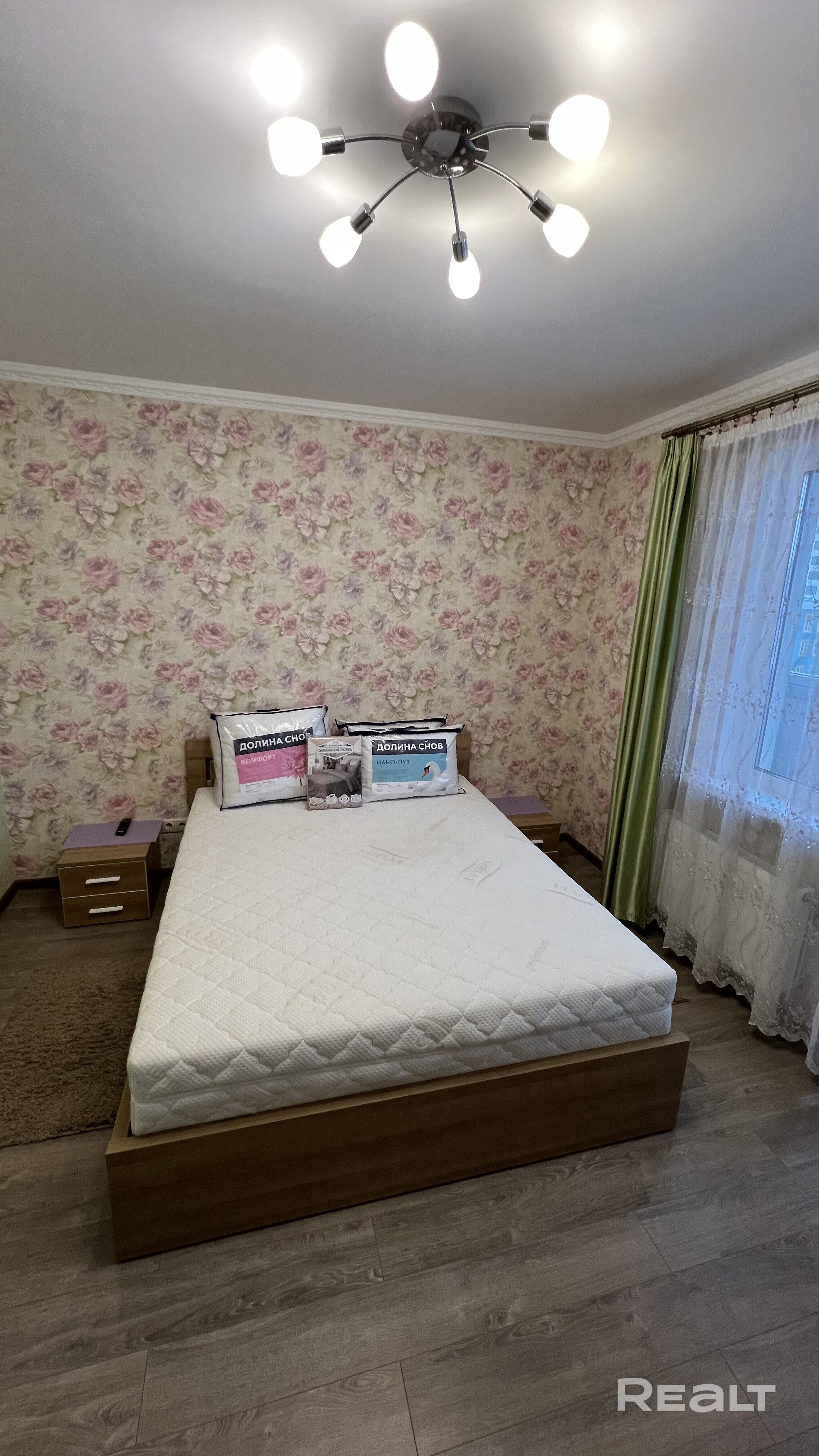 Квартира с хорошим ремонтом площадью 60 кв. м. 5 этаж. Рядом метро, развитый район. Много магазинов. Есть все необходимое для комфортного проживания. Сдается на длительный срок. При заселении вносится арендная плата за первый месяц + залог за сохранность имущества в размере месячной аренды. Коммунальные платежи оплачивает арендатор. В квартире прописан 1 человек. Готова к заселению. – pohled 4