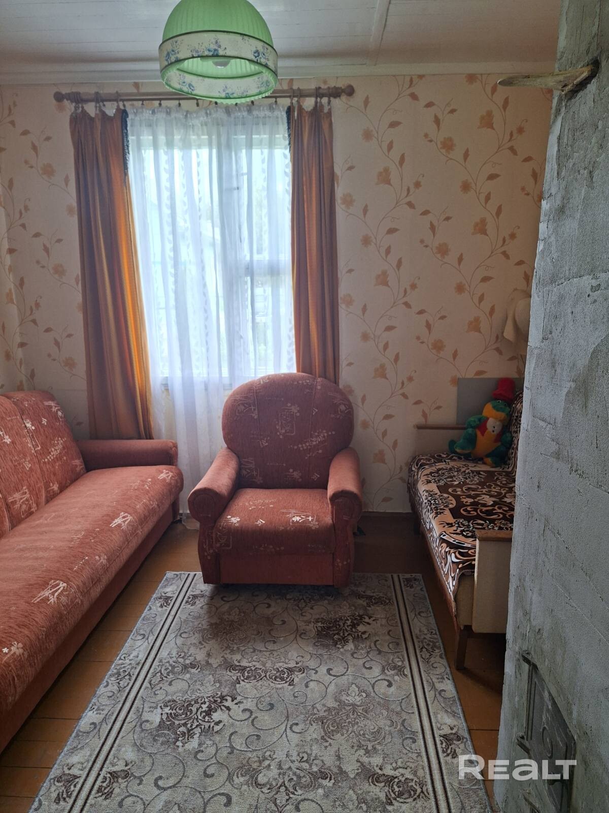 Продается дача в СТ "Мотор". Голоцкий сельсовет, Пуховичский район, Минская обл., Могилевское направление, 20 км от МКАД. Участок 5 соток, вода холодная сезонная, имеется бойлер (горячая вода), туалет, душ, кухня, кладовка. Для покоса травы есть газонокосилка и триммер. Газовый баллон в наличии. Мебель, микроволновка, холодильник. Для детей имеется батут и бассейн. От автостанции "Автозаводская" ходят автобусы (ст. метро Могилевская). - Widok 5