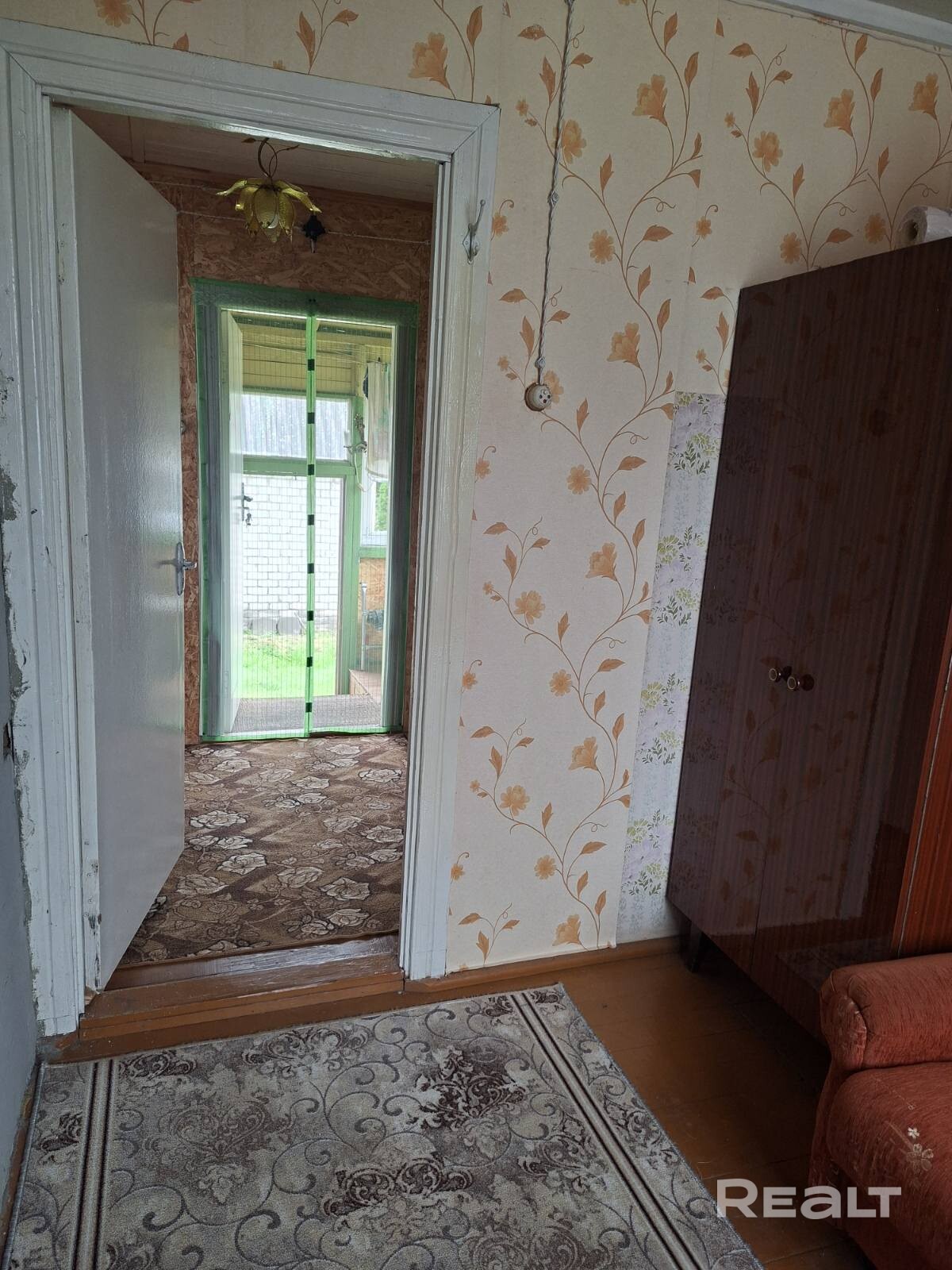 Продается дача в СТ "Мотор". Голоцкий сельсовет, Пуховичский район, Минская обл., Могилевское направление, 20 км от МКАД. Участок 5 соток, вода холодная сезонная, имеется бойлер (горячая вода), туалет, душ, кухня, кладовка. Для покоса травы есть газонокосилка и триммер. Газовый баллон в наличии. Мебель, микроволновка, холодильник. Для детей имеется батут и бассейн. От автостанции "Автозаводская" ходят автобусы (ст. метро Могилевская). - Widok 6