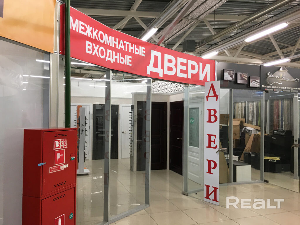Торговое помещение 36 кв.м располагается на втором этаже ТЦ Globo (ул. Уманская, 54). Много лет в помещении находился магазин дверей. На этаже 80% помещений-это магазины товаров для дома. -В помещении свой отдельный эл. счетчик. - Пол – плитка, стены окрашены. Все условия для работы торговой точки, оживленное место, множество известных брендов притягивающих к себе внимание. - Więcej