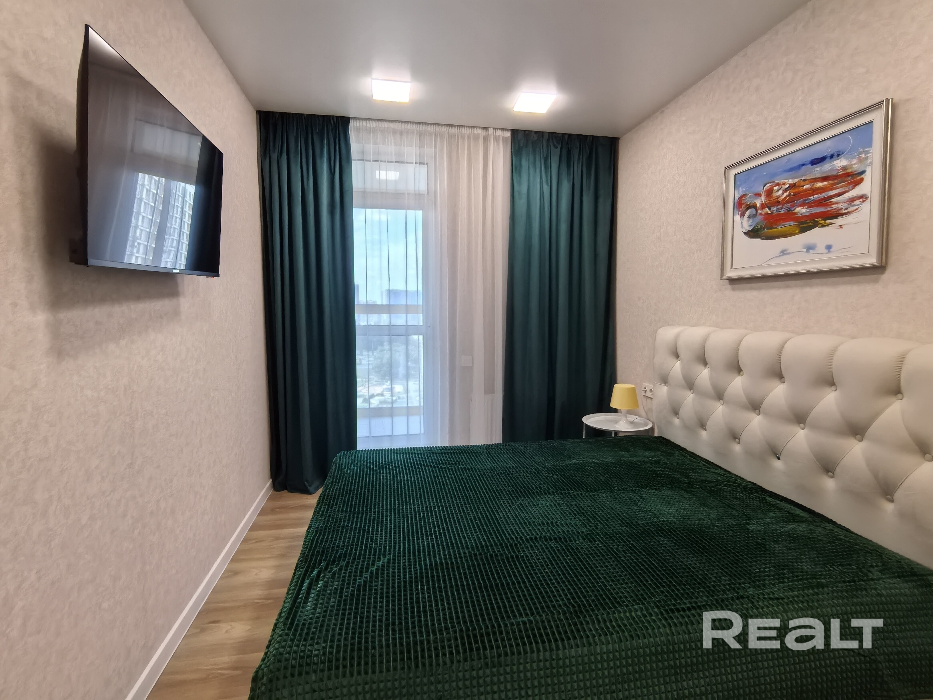 ИНВЕСТИЦИЯ С ГАРАНТИЕЙ ДОХОДА Продается квартира 37.9 м² в ЖК Минск Мир. 💰 Ежемесячный доход — 1170 долл/мес. (посуточная аренда). 📈 Окупаемость — 7,8 лет. 🔑 Полная готовность к работе (бытовая техника, белье). 📍 Вся инфраструктура в шаговой доступности, метро Аэродромная. Идеальный вариант для сохранения и приумножения капитала. Работает как бизнес, продается как квартира. Высокий рейтинг, Статус суперхозяин! - Bild 3