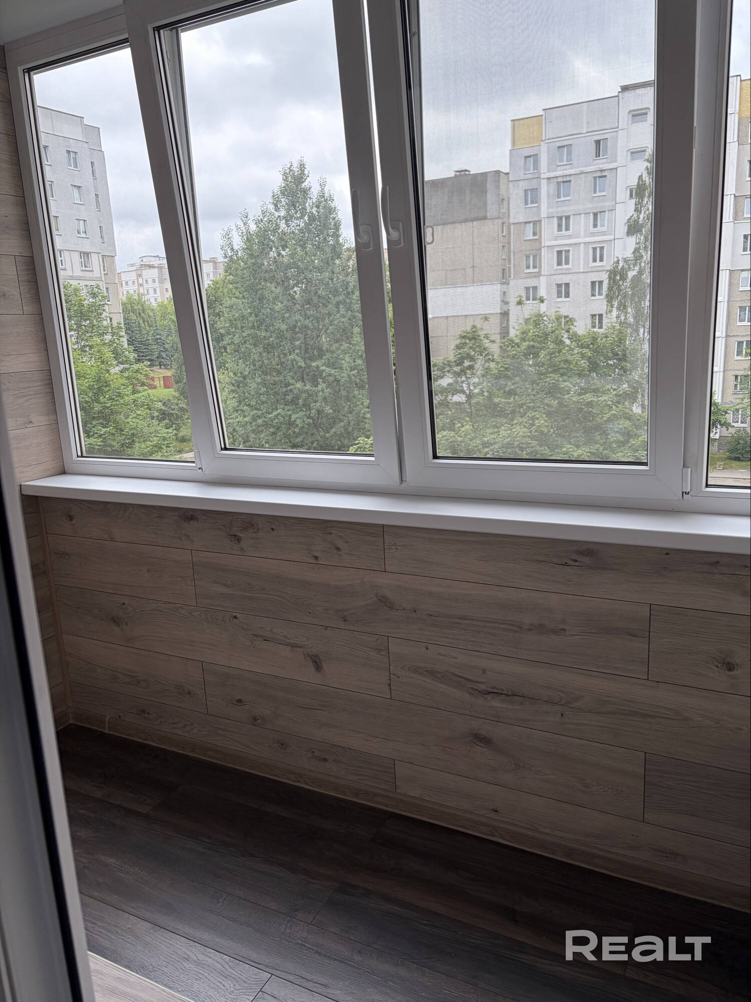 Предлагаю ухоженную 2-комнатную квартира общей площадью 50 м², расположенную на комфортном 4 этаже в 5 минутах ходьбы от станции метро Каменная горка. Один собственник, документы готовы к продаже. Агентствам не беспокоить. - Bild 5