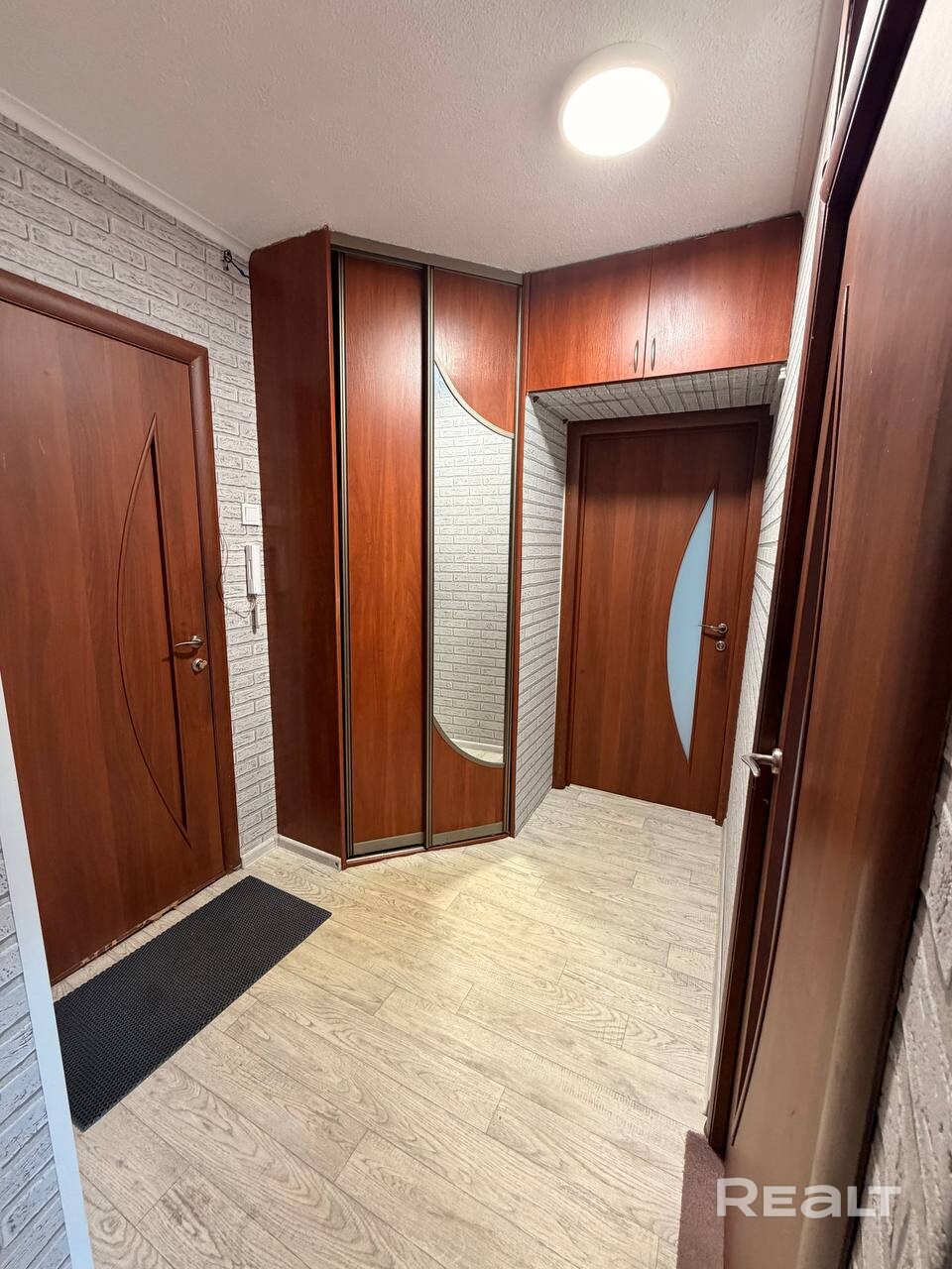 Продается 2-комнатная квартира в г. Минск, ул. Голодеда 51 корп. 1. Есть подвал. Все что нужно для комфортной жизни в шаговой доступности. Идеальное расположение по инфраструктуре. – pohled 4