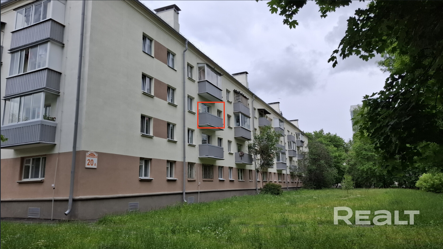 Чистая продажа от собственника! Ст.м.Грушевка в 4мин.пешком, центр - в нескольких остановках! Окна на 2 стороны.Тихие зеленые дворы без перспективы застройки перед окнами! Кап.ремонт: дом-2025г, подъезд-2026г. 2я линия от пр.Дзержинского - рядом школы, сады, кафе и вся инфраструктура! Всегда есть место для парковки. Квартира без обременений и доступна к "заезжай и живи". Есть подвал. Ремонт обычный, возможны перепланировки. Тихий центр! Агентства просьба НЕ БЕСПОКОИТЬ без реал.покупателя! - Ansicht 5