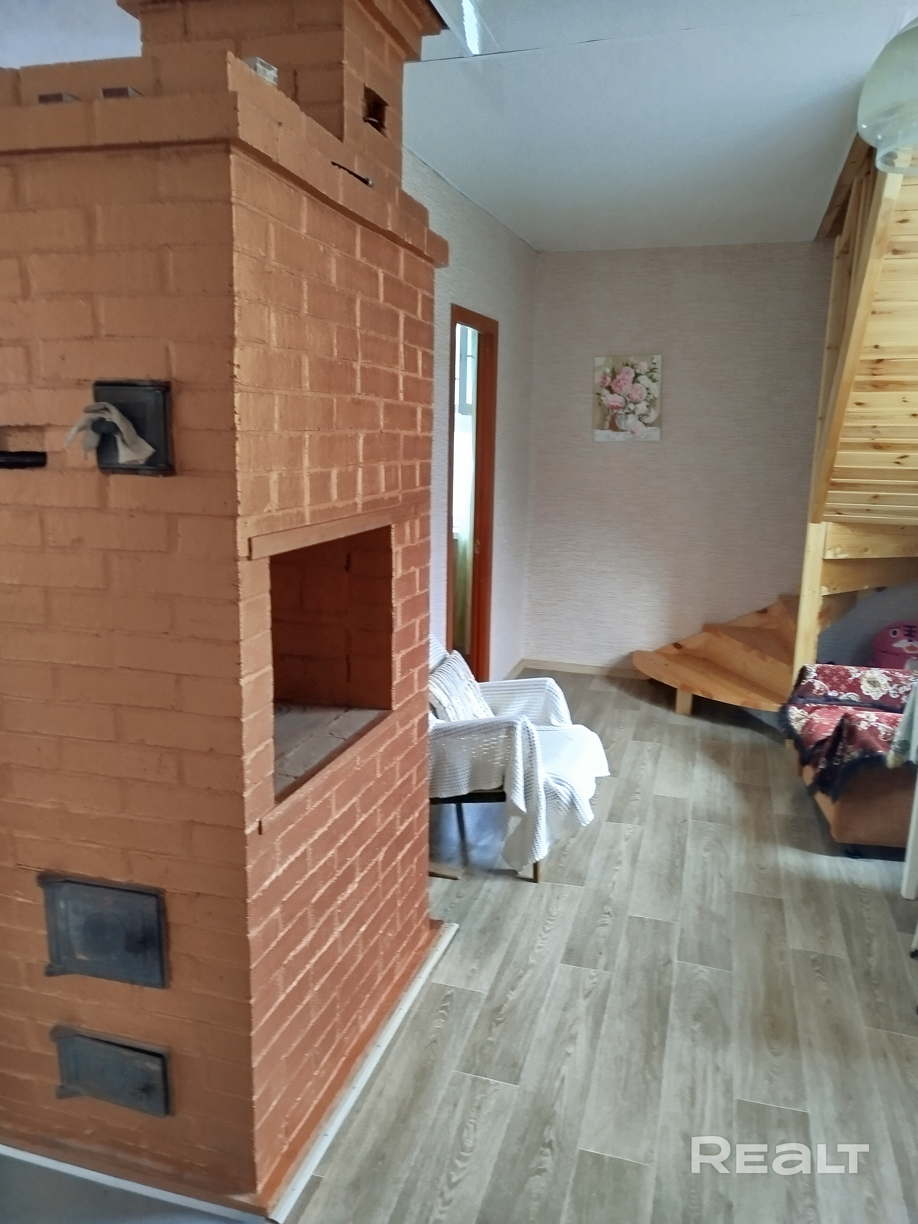 Продам дачу , Ждановический с/с ,18 км. от Минска.Дом три уровня 2008г.постройки , об.пл. 101.3 КВ.м.Готовность 100процентов , пригоден для круглогодичного проживания.Участок 5.88 соток, в частной собственности плюс 2.3 сотки в постоянном пользовании.Обработанный , много плодовых деревьев , кустов .Крайний , рядом лес , красивое , живописное место . Туалет септик , есть душ. До остановки автобуса , маршрутки десять минут спокойным шагом.Два раза в неделю приезжает автолавка. - Widok 6