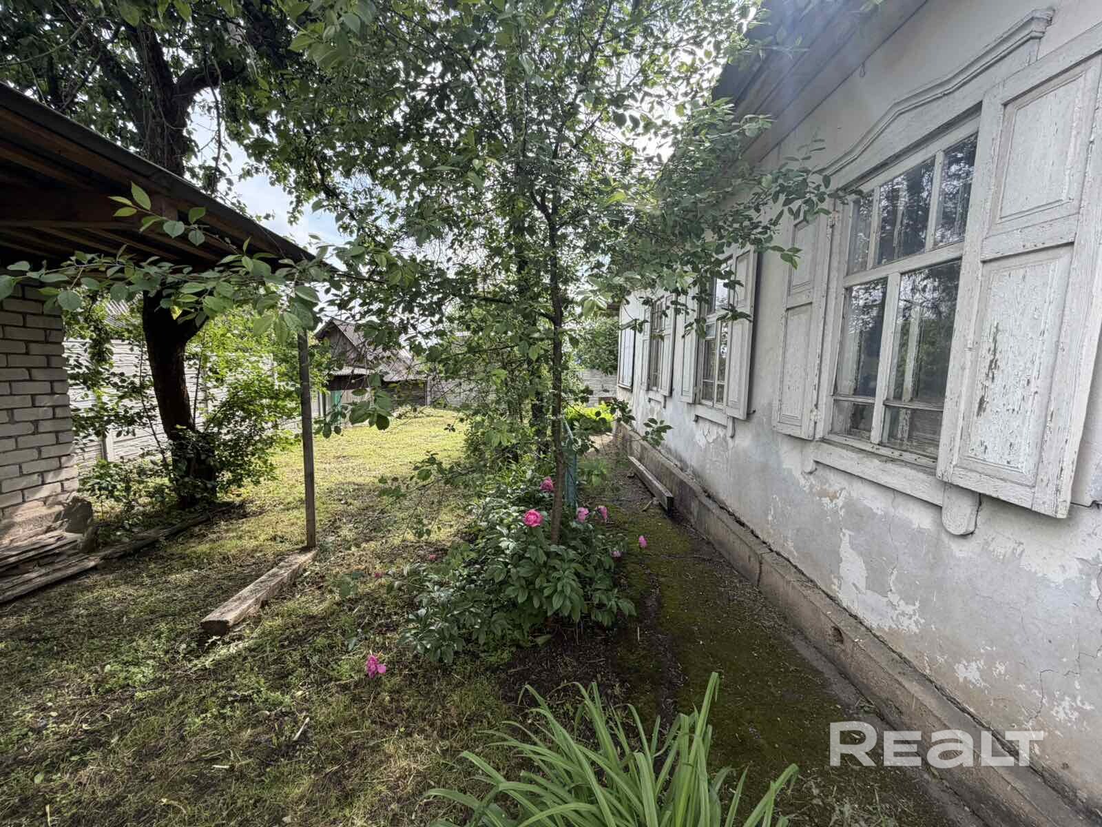 Продается жилой дом в старом городе, рядом школа, остановка, сад, магазин, на участке кирпичный гараж, рядом с домом газ. Хороший фундамент. Тихое спокойное место. - Mehr