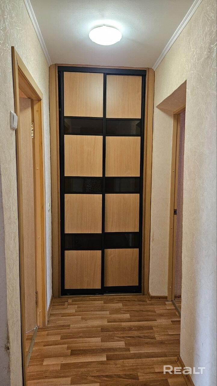 Сдается 3х комнатная квартира, Волгоградская, 57А, 5 этаж, В шаговой доступности остановки общественного транспорта, рядом метро. Зеленый спокойный район, стадион, магазины, Севастопольский сквер. Квартира сдается собственником на длительный срок от года и более по Договору только гражданам РБ. Коммунальные платежи небольшие, в квартире есть прописанные. - Ansicht 4