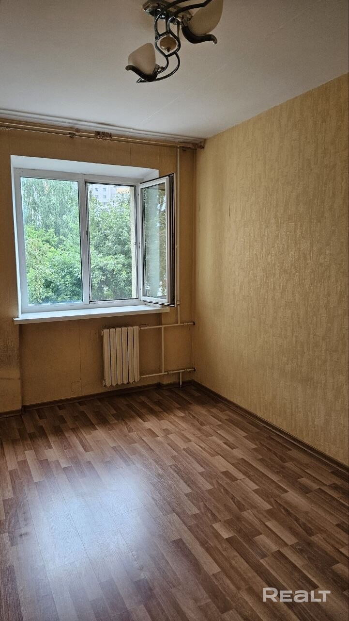 Сдается 3х комнатная квартира, Волгоградская, 57А, 5 этаж, В шаговой доступности остановки общественного транспорта, рядом метро. Зеленый спокойный район, стадион, магазины, Севастопольский сквер. Квартира сдается собственником на длительный срок от года и более по Договору только гражданам РБ. Коммунальные платежи небольшие, в квартире есть прописанные. - Ansicht 5