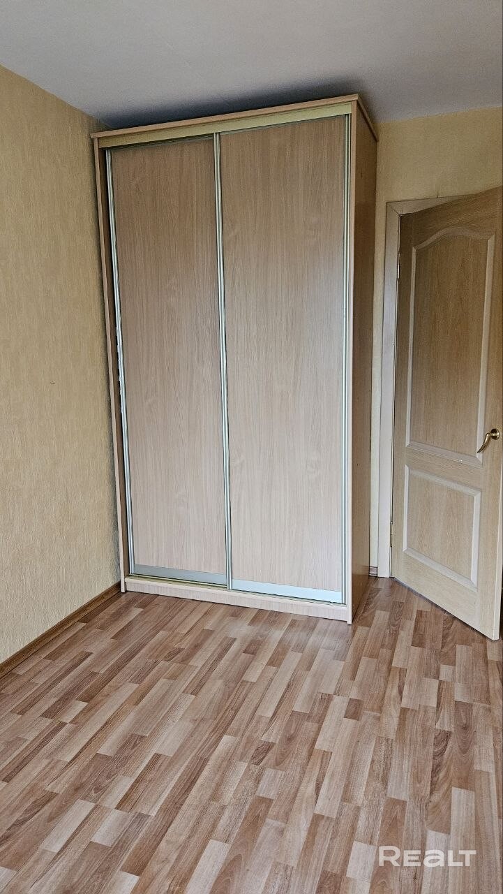 Сдается 3х комнатная квартира, Волгоградская, 57А, 5 этаж, В шаговой доступности остановки общественного транспорта, рядом метро. Зеленый спокойный район, стадион, магазины, Севастопольский сквер. Квартира сдается собственником на длительный срок от года и более по Договору только гражданам РБ. Коммунальные платежи небольшие, в квартире есть прописанные. - Ansicht 3