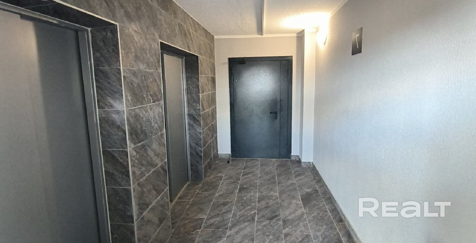 Квартира с черновой отделкой! До метро Грушевка 8 минут пешком!