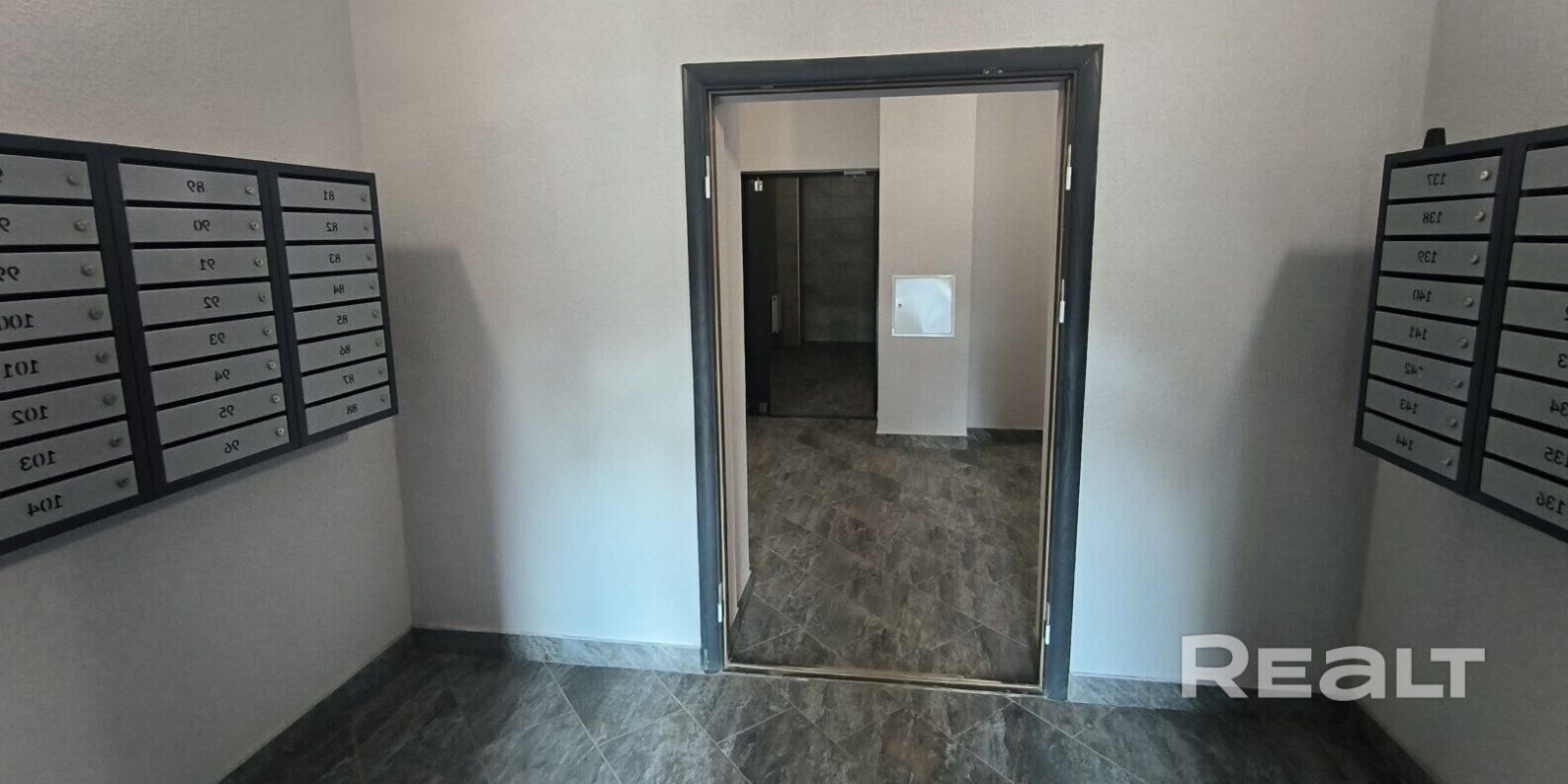 Квартира с черновой отделкой! До метро Грушевка 8 минут пешком!