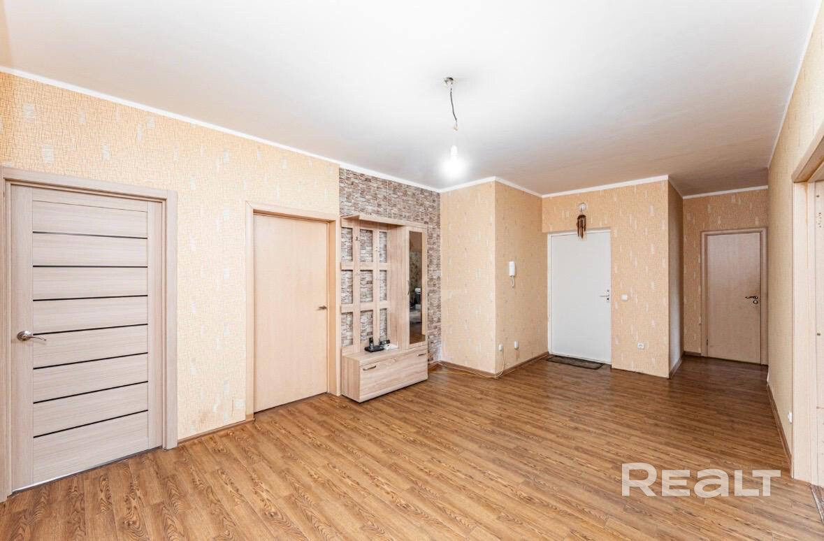 Аккуратный чистый подъезд, дружелюбные соседи, благоустроенная территория. По периметру дома установлены камеры видеонаблюдения с доступом онлайн 24/7. - Ansicht 4