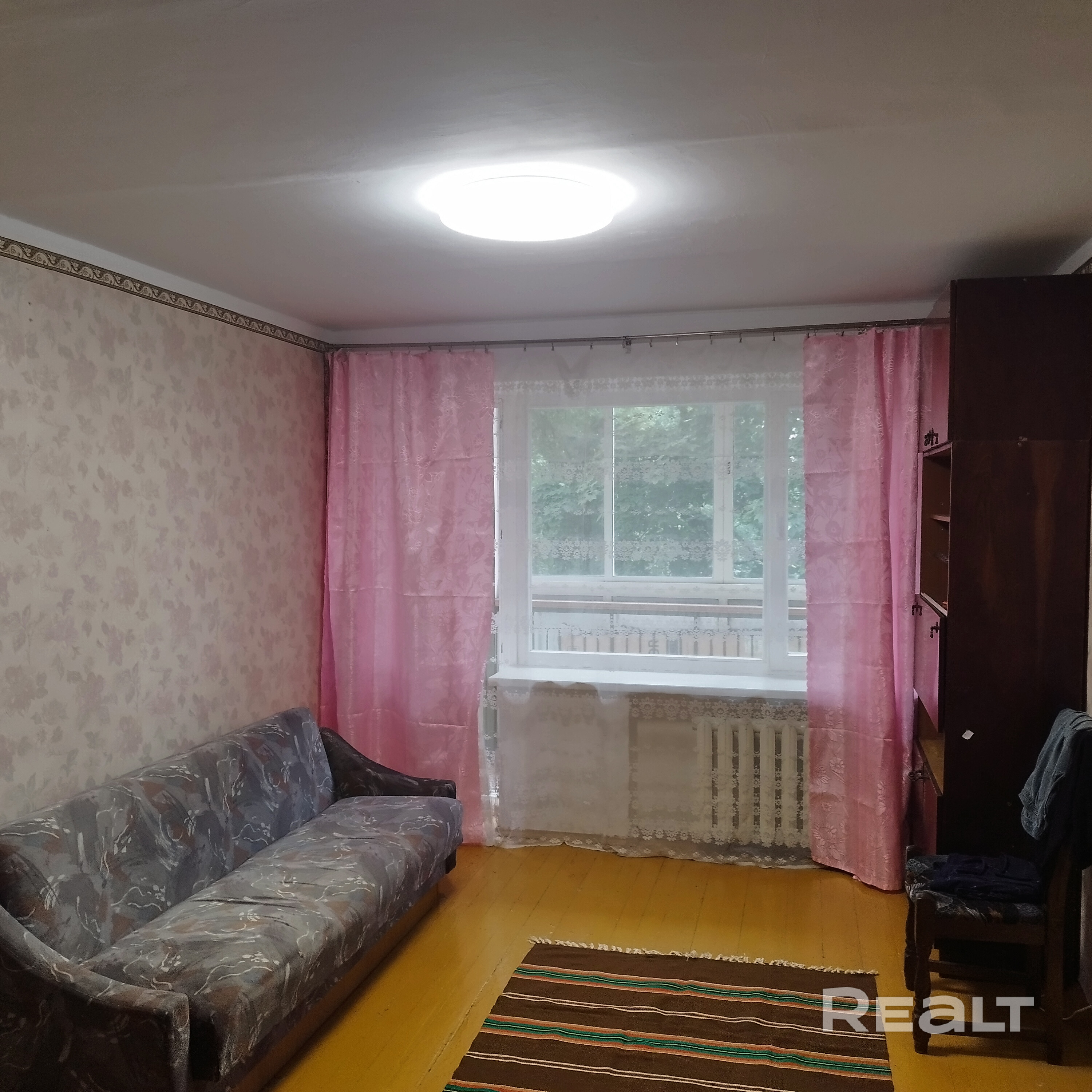 Удобное транспортное расположение, 3 ветки метро в 5 мин езды (1 - 3 остановки),магазины в шаговой доступности,балкон 9м,в квартиру проведён оптоволоконный интернет Белтелеком пакет ясно 200, ТВ зала, в доме есть лифт. Рассматриваются жильцы 1 - 3 человека семья желательно Без животных Стоимость указана без учёта ЖКУ. - Widok 4