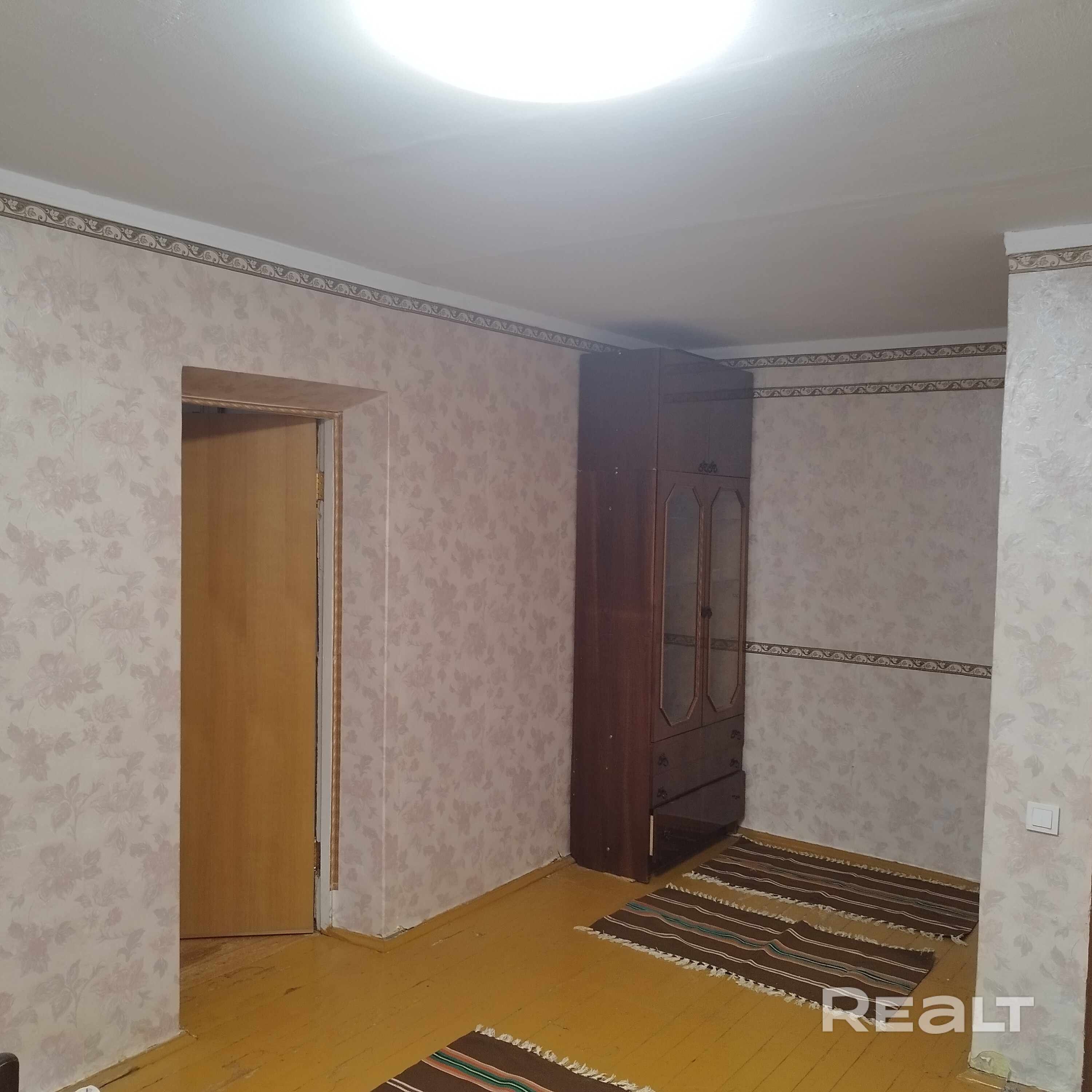 Удобное транспортное расположение, 3 ветки метро в 5 мин езды (1 - 3 остановки),магазины в шаговой доступности,балкон 9м,в квартиру проведён оптоволоконный интернет Белтелеком пакет ясно 200, ТВ зала, в доме есть лифт. Рассматриваются жильцы 1 - 3 человека семья желательно Без животных Стоимость указана без учёта ЖКУ. - Widok 6