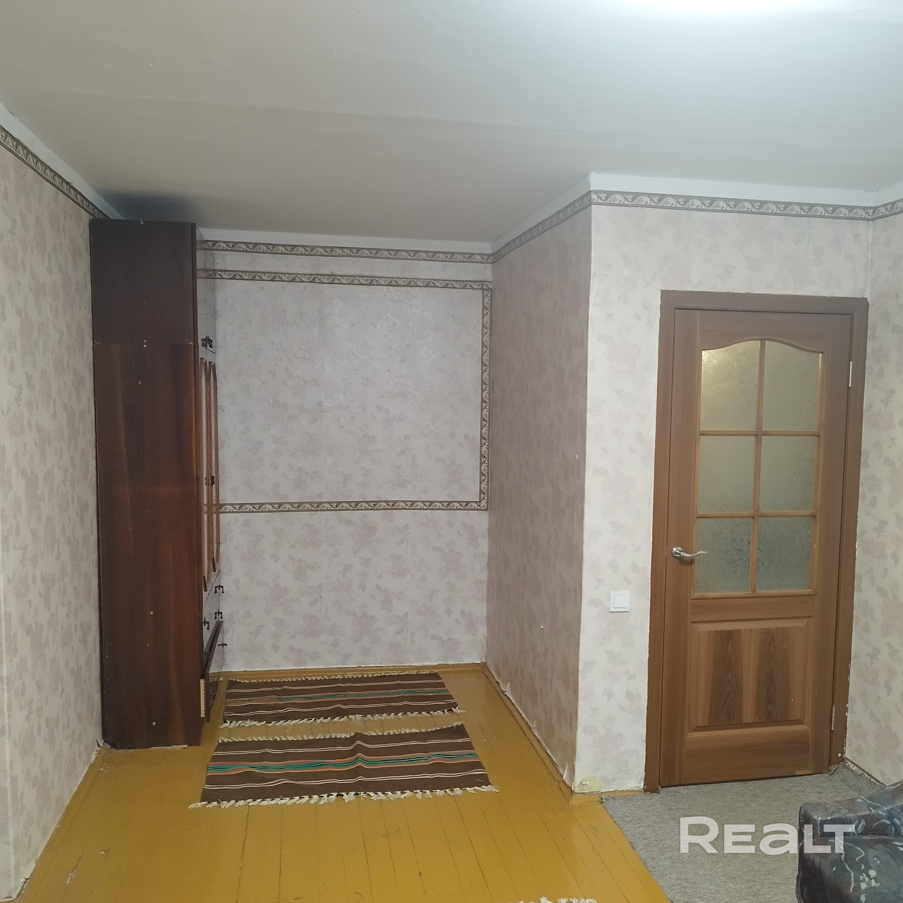 Удобное транспортное расположение, 3 ветки метро в 5 мин езды (1 - 3 остановки),магазины в шаговой доступности,балкон 9м,в квартиру проведён оптоволоконный интернет Белтелеком пакет ясно 200, ТВ зала, в доме есть лифт. Рассматриваются жильцы 1 - 3 человека семья желательно Без животных Стоимость указана без учёта ЖКУ. - Widok 5
