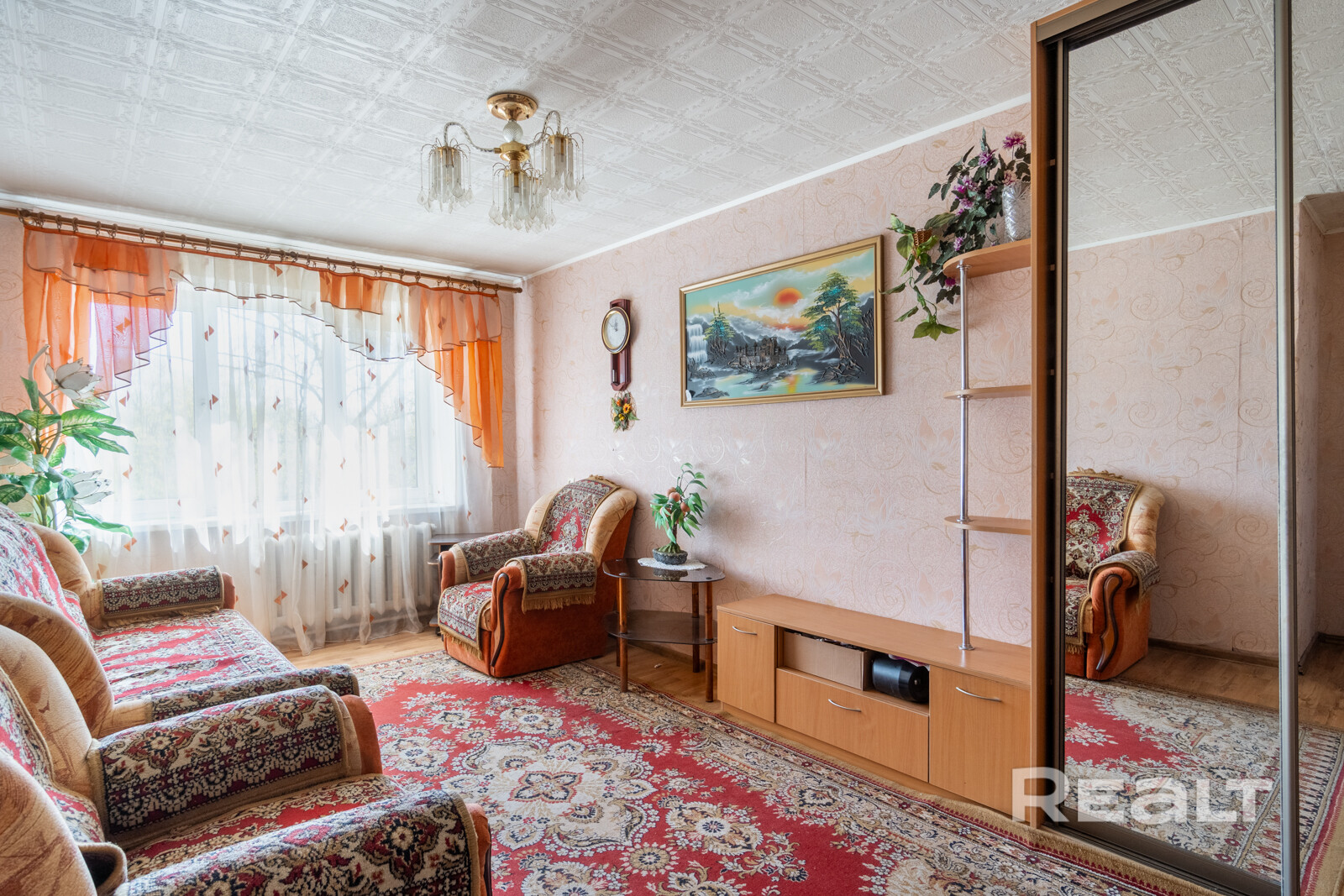 Продаётся трёхкомнатная квартира  возле метро - Vista 6