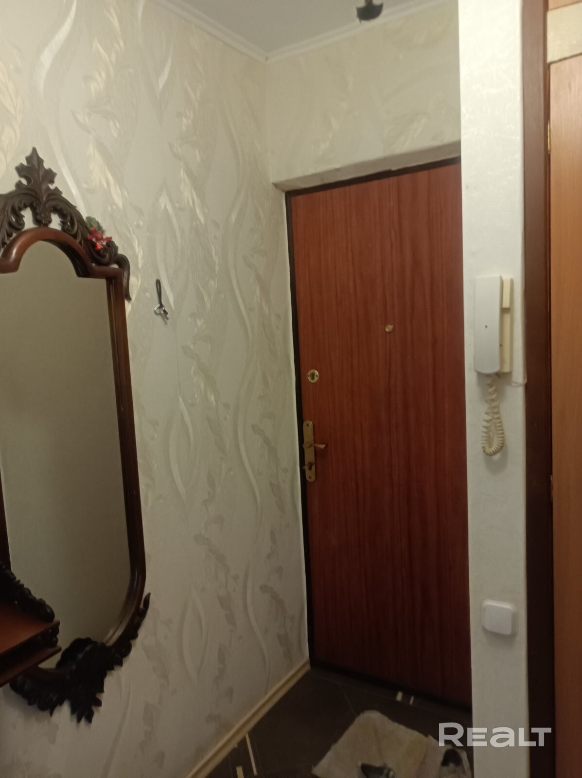 Квартира расположена в прекрасном месте, развитая инфраструктура, рядом магазин, рынок, поликлиника, 8 минут до метро, рядом чижовка арена, озеро. В квартире хороший ремонт. - Widok 4