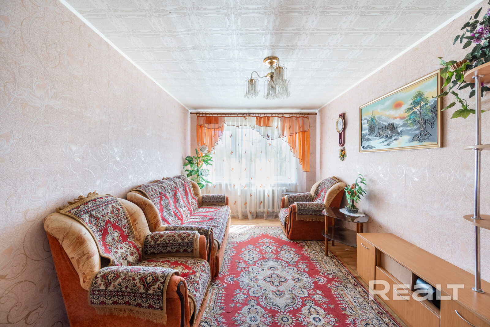 Продаётся трёхкомнатная квартира  возле метро - Altro