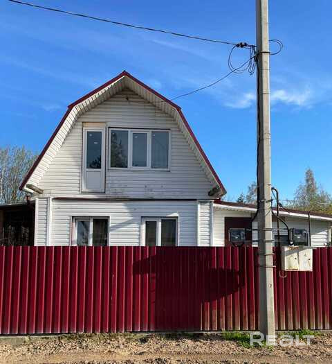 Атмосферная дача в живописном, красивом уголке Белорусской природы. Дом обустроен в белорусском колорите. Можно приготовить невероятно вкусную еду в настоящей печке. Просто поваляться-погреться с книжкой в руках на печке-лежанке :) Провести романтический ужин около камина. Поиграть в бильярд. Пригласить друзей и провести весело время на волшебной веранде. Классно попариться в баньке.Сходить на рыбалку на красивое озеро с водопадом и лебедями. Если Вы об этом мечтаете - Добро похаловать! - Visning 3