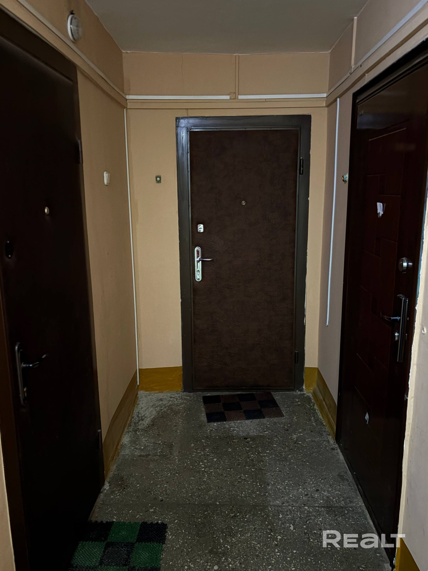 Продается 3 комнатная квартира с хорошей локацией, в развитом районе. В квартире установлены стеклопакеты, два больших балкона, дом после капитального ремонта, тихий двор, в шаговой доступности метро Грушевка, магазины, банки. Приглашаем Вас на просмотр! - Więcej