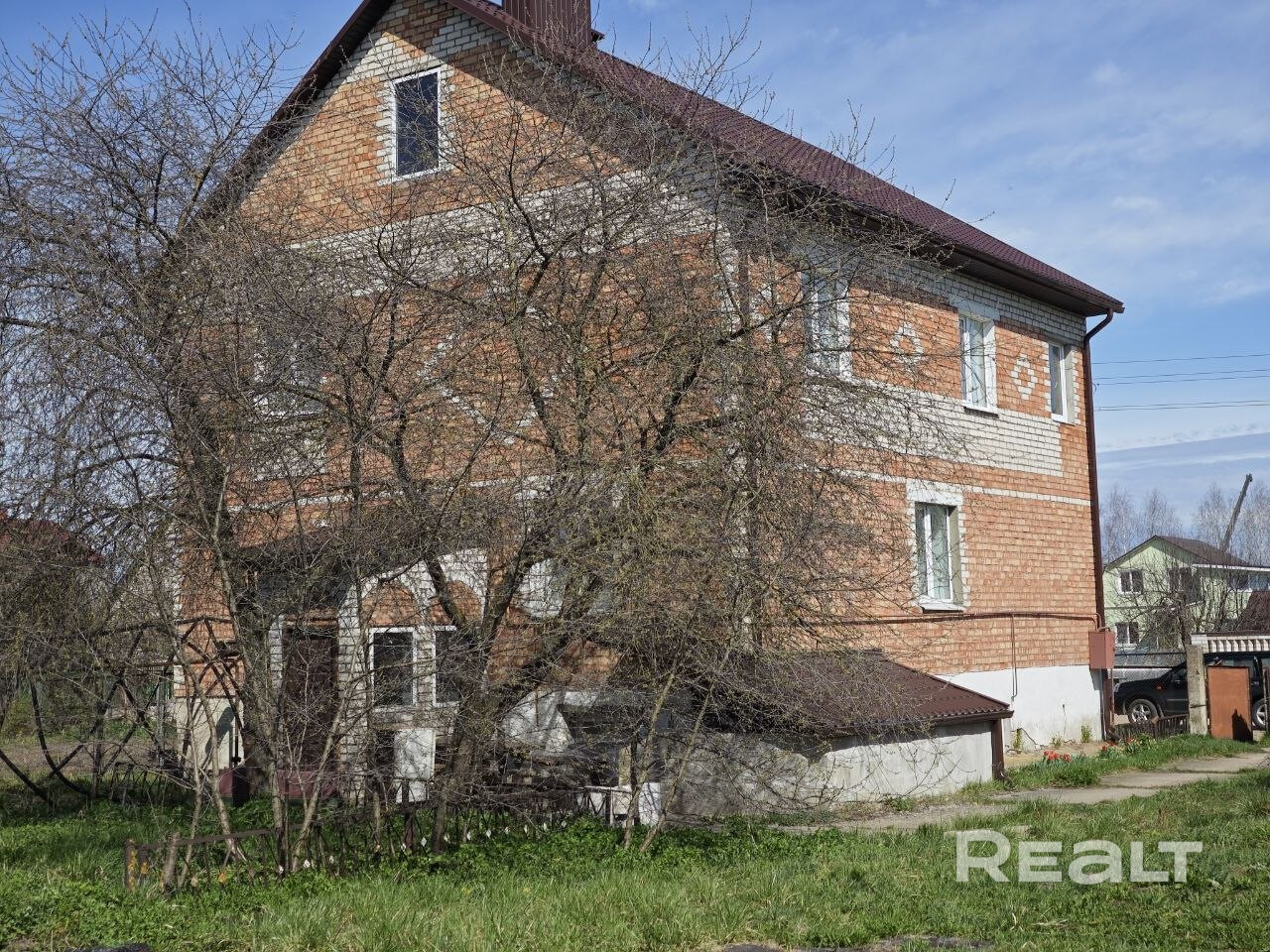 Дом с полноценным цокольным этажом. Площадь по СНБ 249 м². Косметический ремонт. Два гаража. Рядом ж/д ст. "Заречное" - Ansicht 5