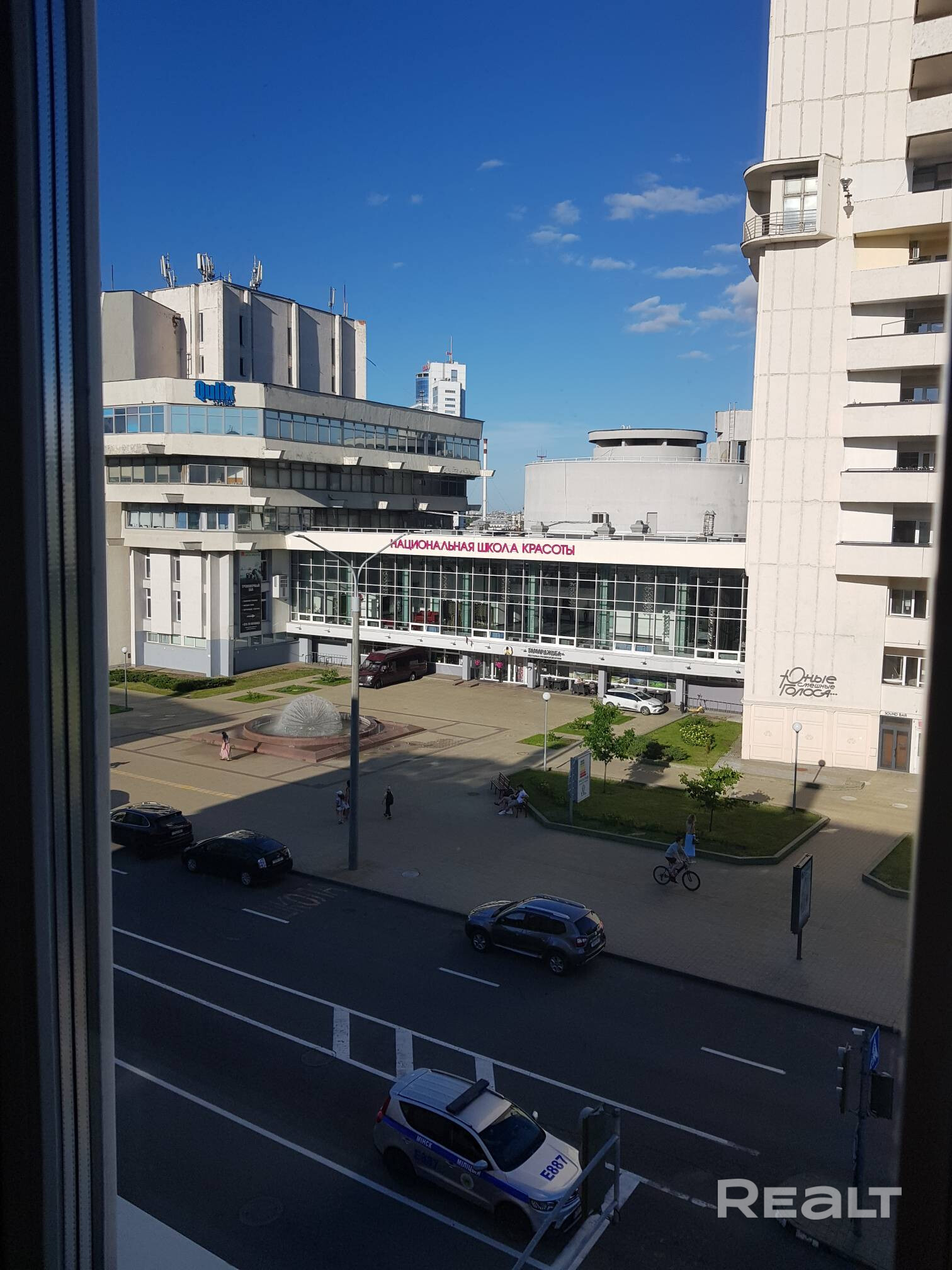 Сдается в длительную аренду 1-комн.квартира в центре Минска по ул.Танка, 2, сталинка, 4 этаж (без лифта). Есть необходимые для проживания мебель, техника, предметы быта. БЕЗ домашних животных! Не агентство. Квартира в 1 мин. ходьбы от ст.м.Фрунзенская. Рядом поликлиники, детсад, школа, гимназия, к/театр, с/маркет Соседи, ТЦ Корона, Галерея, р-ны МакДональдс, Лидо, ТД На Немиге. При заселении - оплата за 1-й мес.+ залог для расчетов при выселении, далее - помесячно + возмещ-е-коммун.пл-жей ~100р. - Ansicht 4