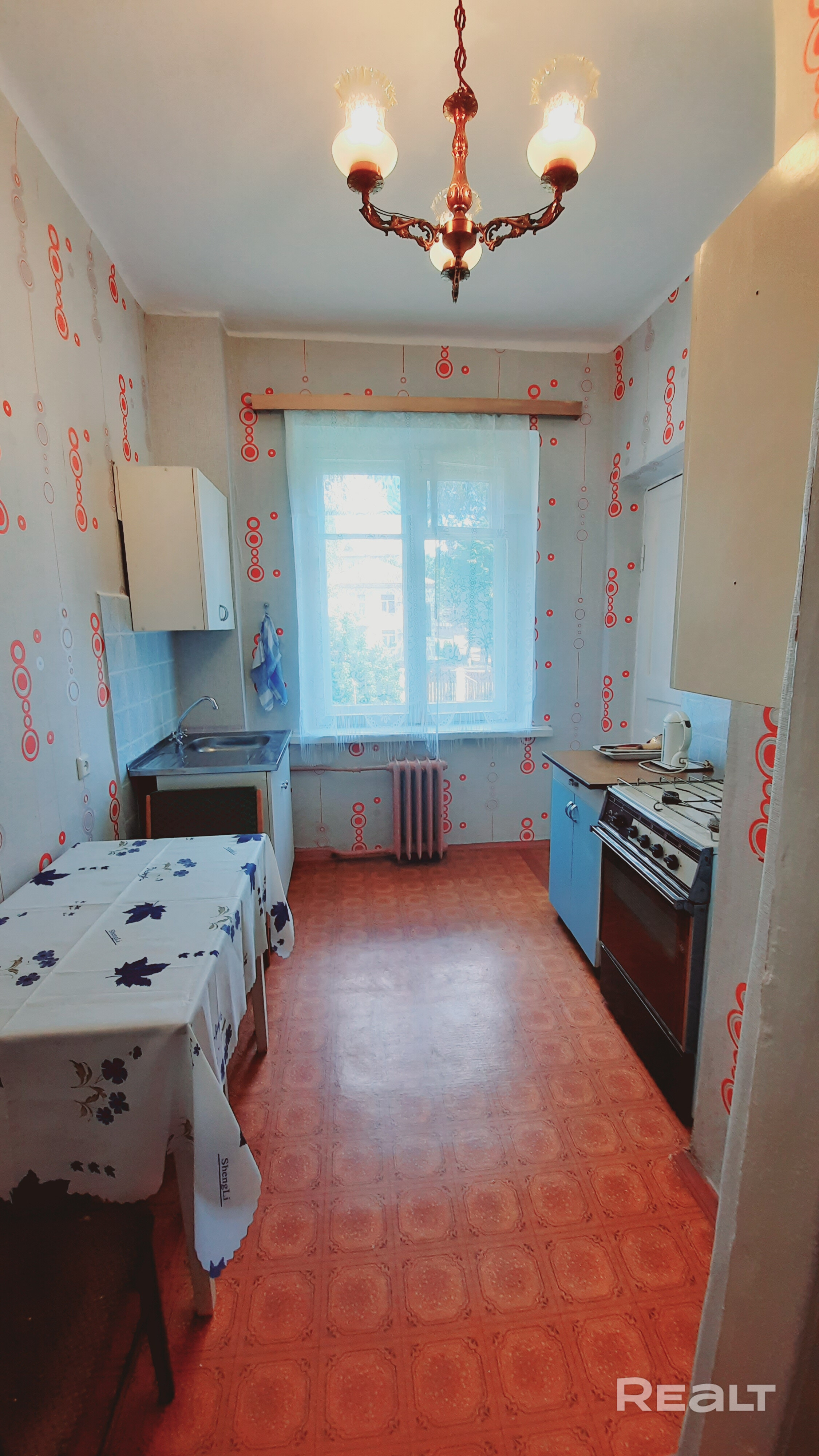 3х комнатная квартира, комнаты раздельные, 2 балкона, высокие потолки. 2й этаж 4х этажного дома. – pohled 3