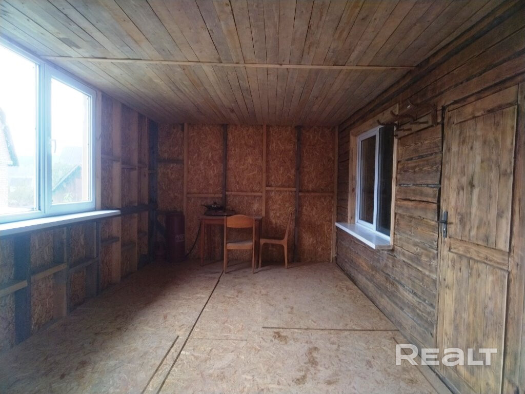 Продается дача в с/т Дубравы (Молодечненское напр., станция Пралески, 40 км от МКАД). В доме кухня, две комнаты на первом этаже, одна комната на втором. На участке туалет, душевая кабина. Вода проведена в дом, на кухню. Дом отапливается современной отопительной печью фирмы Термофор (экономичный процесс горения и тления при отличной теплоотдаче). Дополнительно имеются панели кварцевого электрообогревателя. На участке есть место для отдыха, несколько грядок с зеленью. Кусты голубики. - Bild 6
