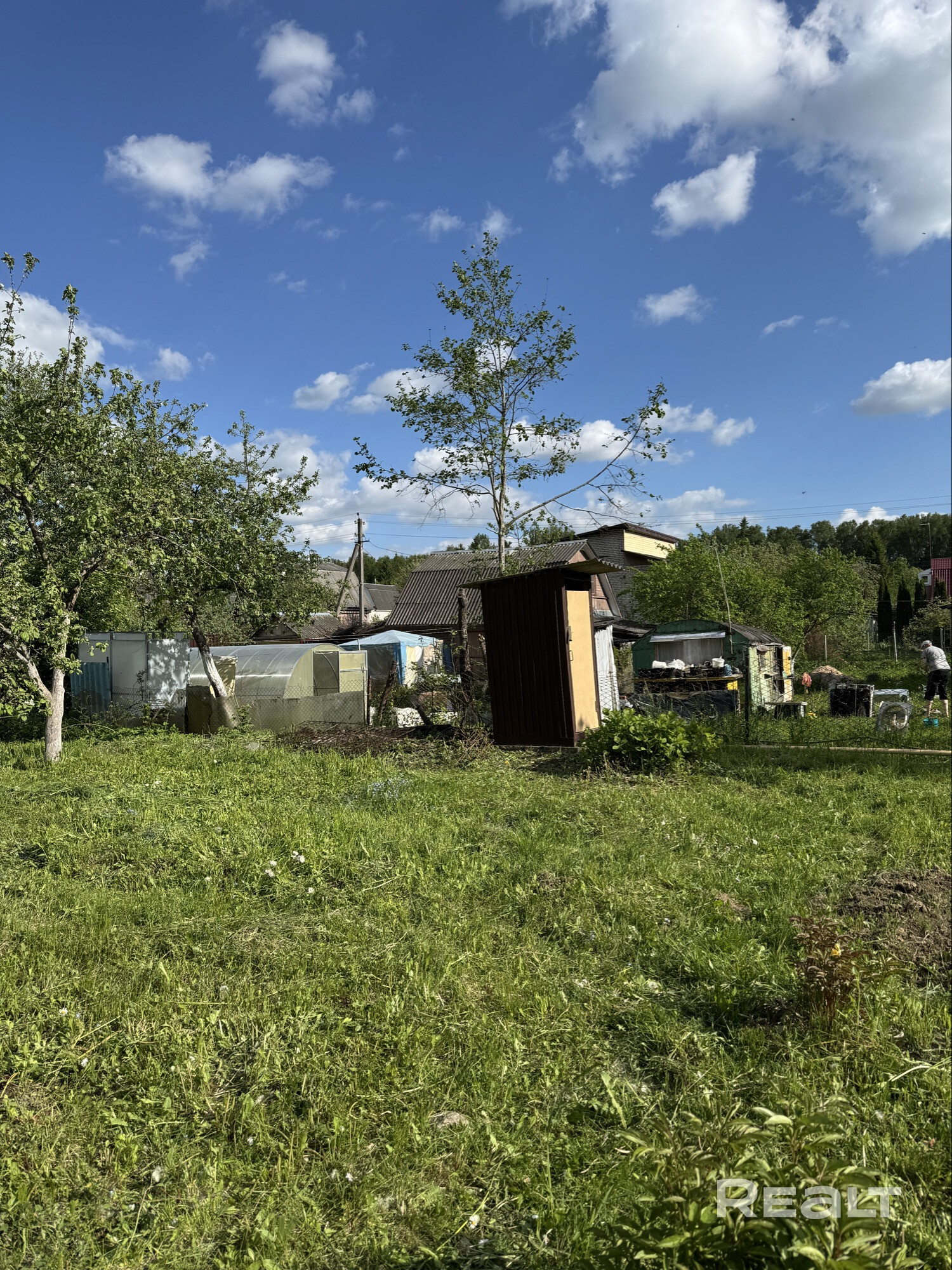 Продается земельный участок и размещенный на нем одноэтажный сборно-щитовой садовый домик общей площадью 38,4м2 в СТ Автопилот , 35км от МКАД в Молодечненском направлении. Окружение леса и свежий воздух обеспечат вам полноценный отдых и возможность наслаждаться природой. Дача требует небольшого ремонта, что позволит вам реализовать свои идеи, создать пространство своей мечты и наслаждаться тишиной и спокойствием. В пешей доступности станция «Вязынка» с продуктовым магазином. Ваша дача ждет вас! - Ansicht 5