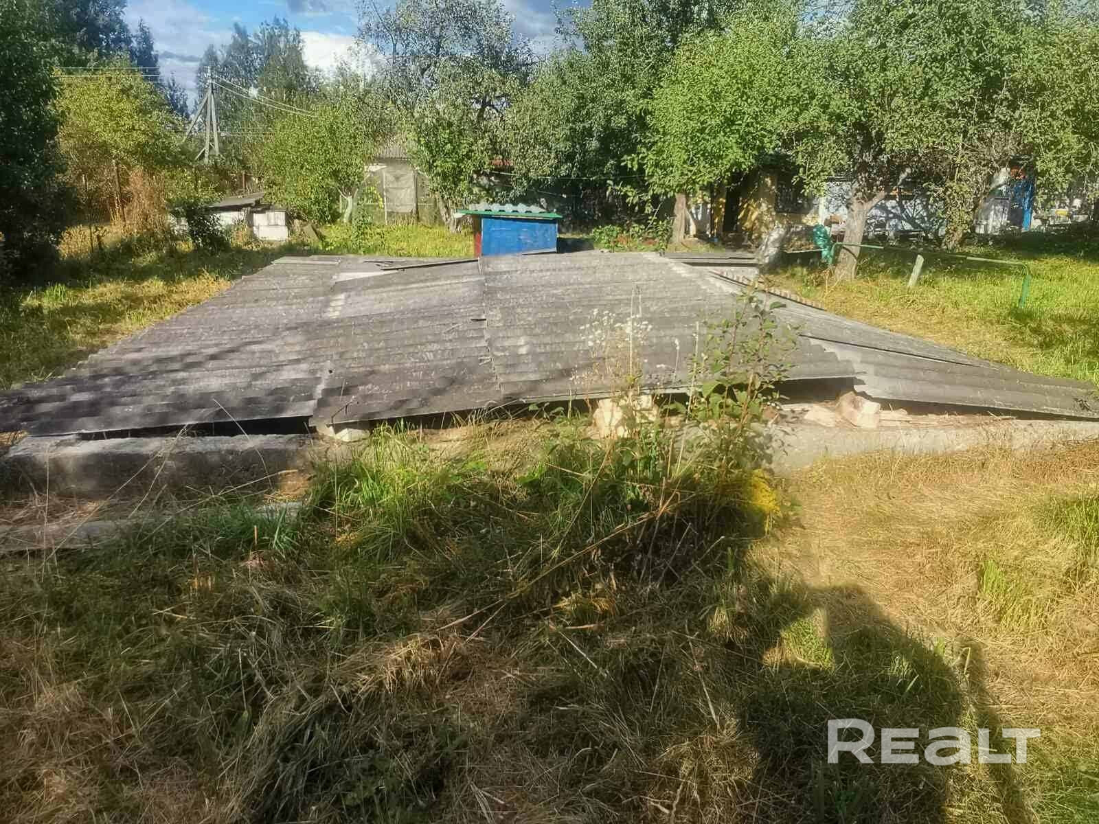 Продаёт дачный участок в садовом товариществе Здоровье - 32 с кунгом. Товарищество находится в 60 км от Минска. Рядом находится станция Блужа где идут электрички до Осипович и Тальки, 2 остановки от Марьиной Горки. До станции от товарищества 15 минут пешком. Участок огорожен сеткой рябицей, калитка с замком. На участке есть утепленный железный кунг с пристройкой. В кунге установлена печка. На участке имеется фундамент под дом примерно 5 на 6 метров. Вода сезонная. На соседней улице колодец. - Ansicht 6