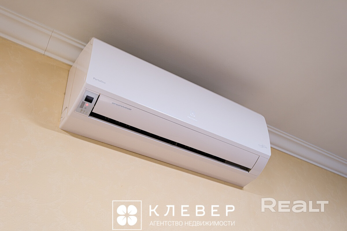 Продается уютная 4-комнатная квартира с ремонтом в пяти минутах ходьбы от Чижовского водохранилища. - Więcej