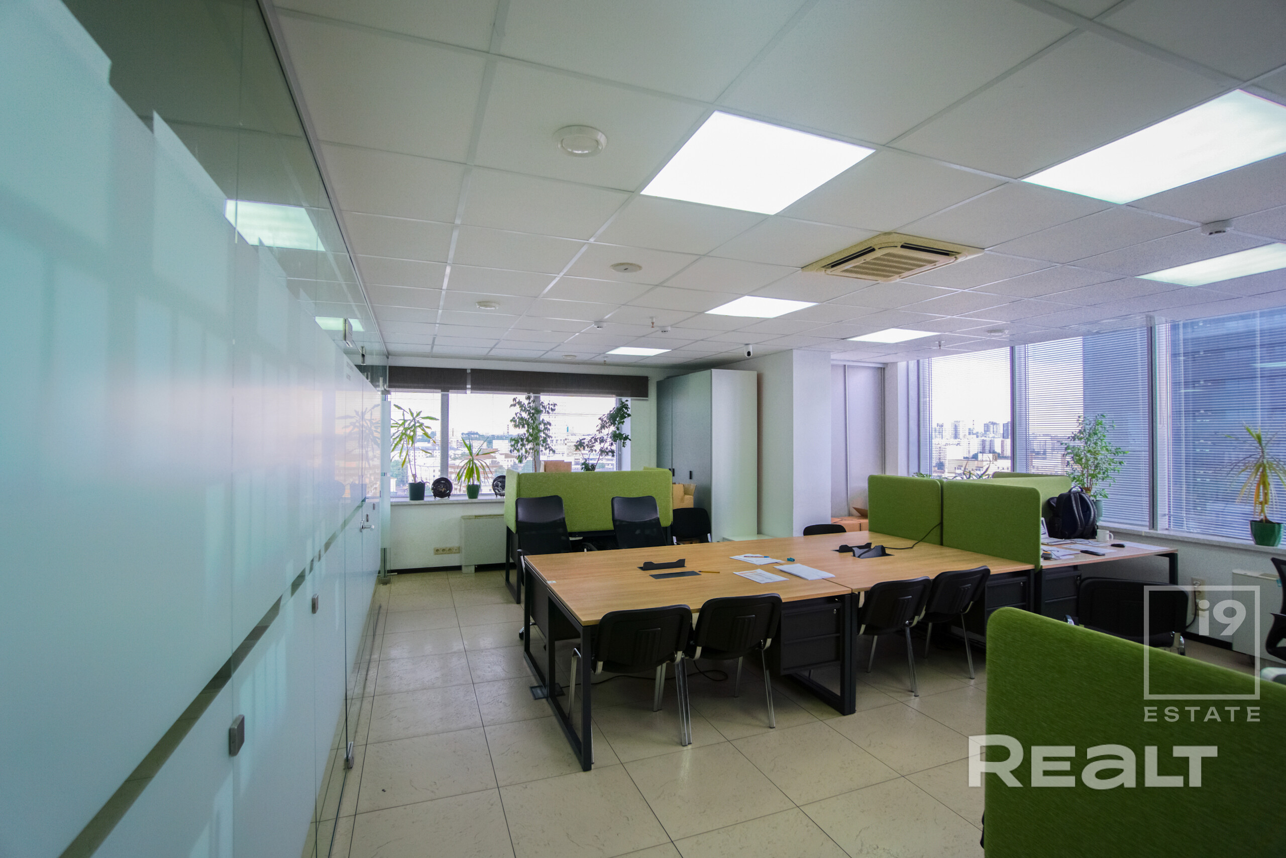 Аренда офиса (179,6 м2) на 15 этаже БЦ "Royal Plaza" – další