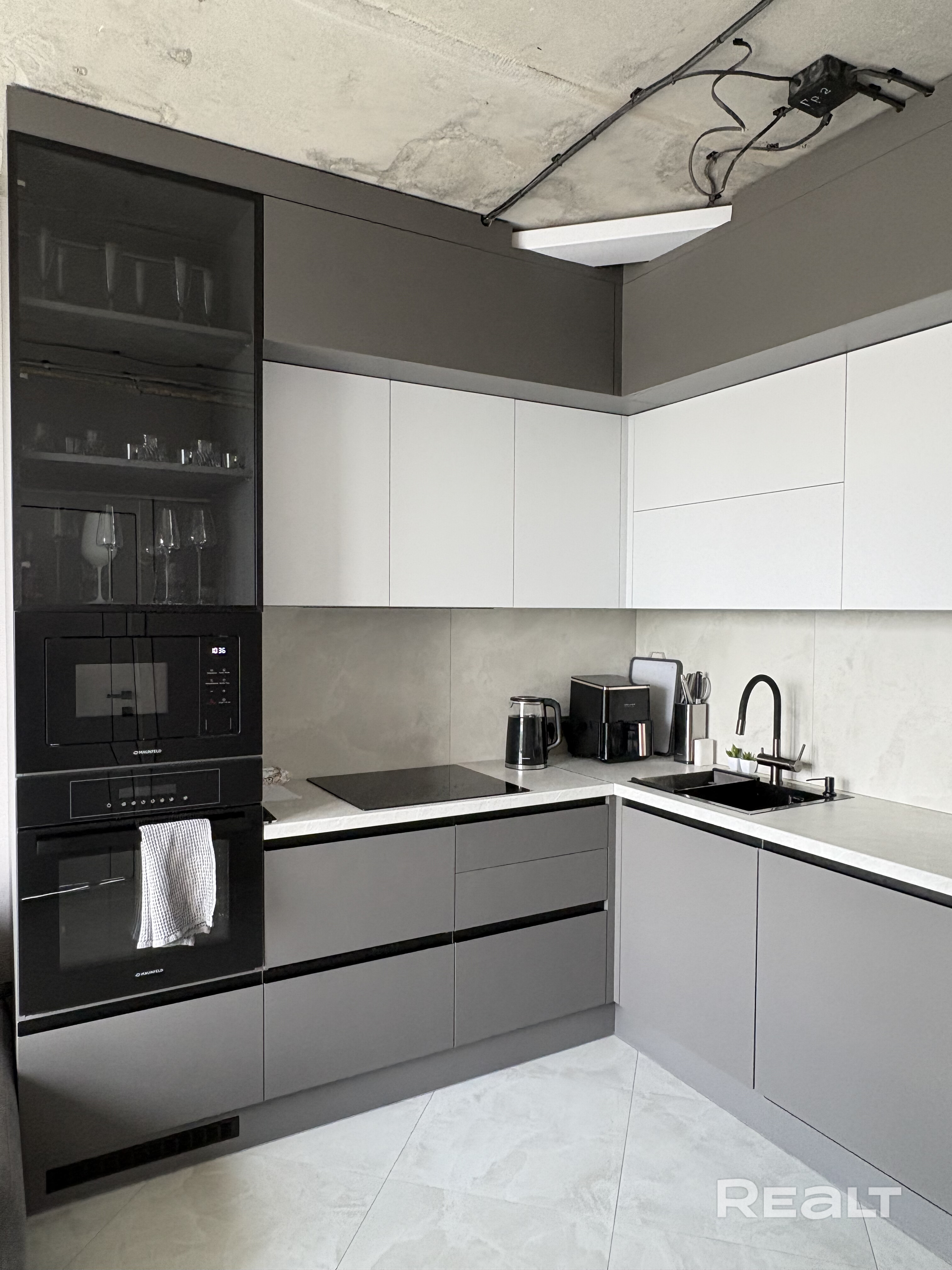 Продаётся просторная квартира 53.9 м² с видом на парк! Идеальная семейная планировка: изолированная спальня, светлая детская и современная кухня-гостиная со всей необходимой встроенной техникой, где можно принимать гостей. Уютный застекленный балкон. Просторно, светло, продумано до мелочей. Тишина, зелень из окна и город рядом. С АН сотрудничаю только при наличии конкретного покупателя! Собственник. - Ansicht 5