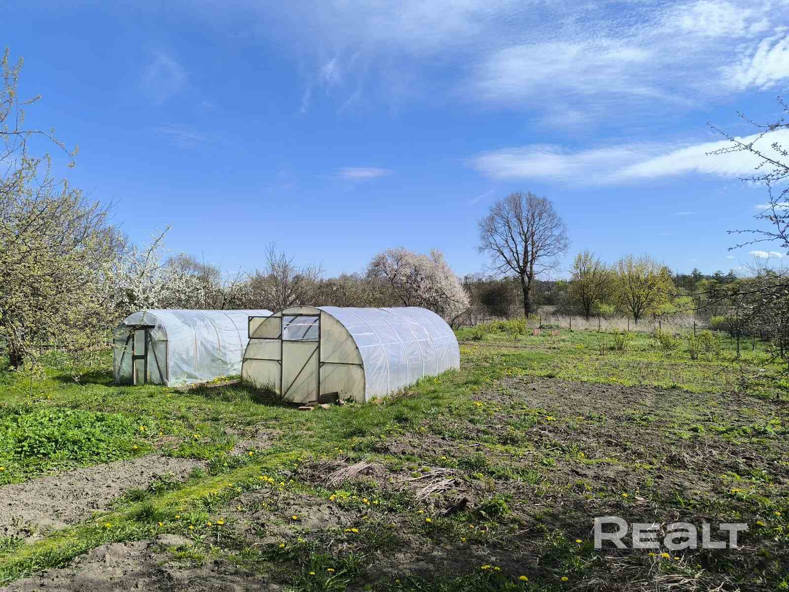 Участок 24 сотки, гараж, хозпостройки. В шаговой доступности магазины и остановка общественного транспорта. - Więcej