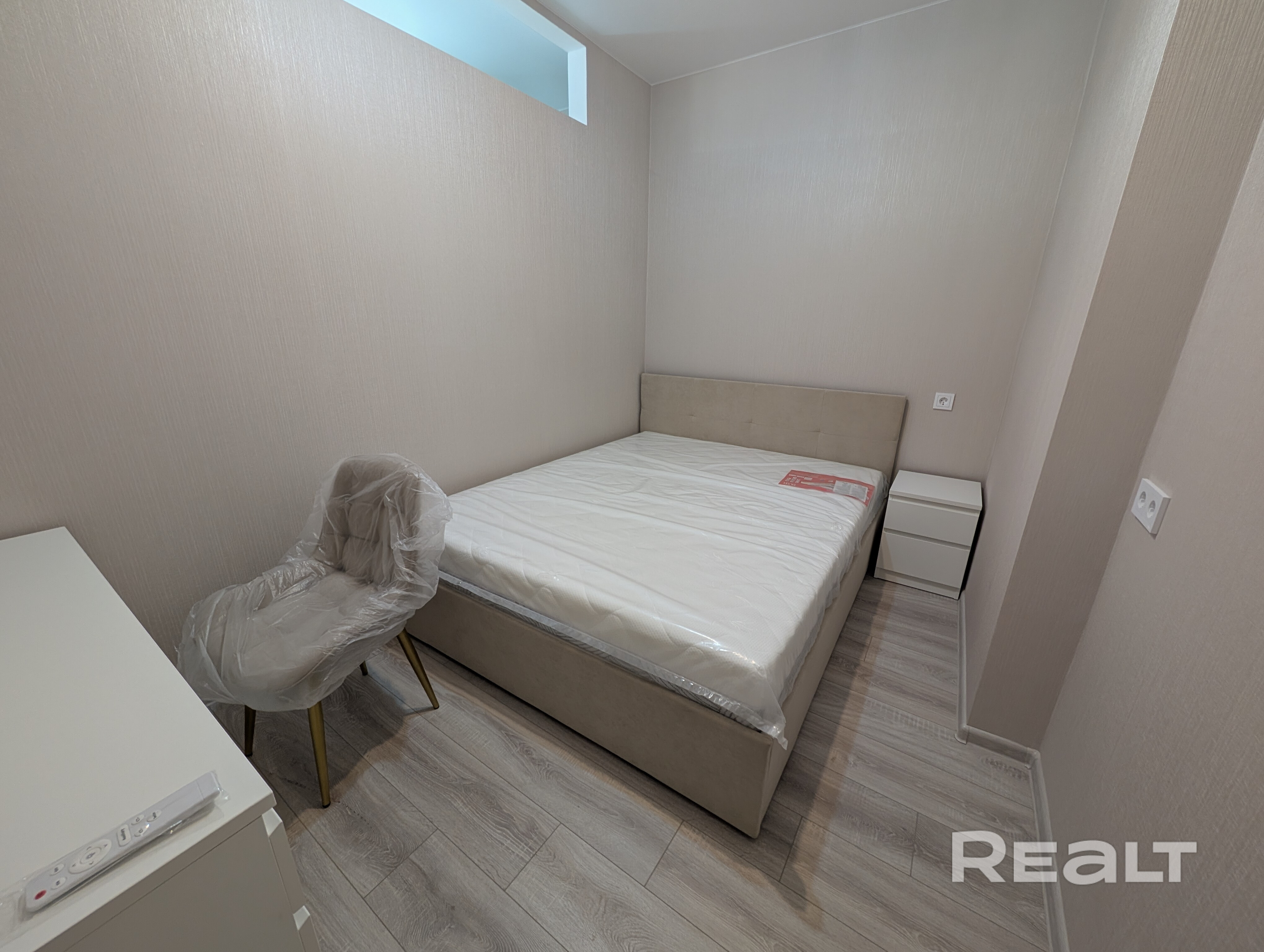 2-ком квартира с продуманным ремонтом, мебелью и техникой, удобный матрас, место для работы можно сделать на лоджии, без животных – pohled 5