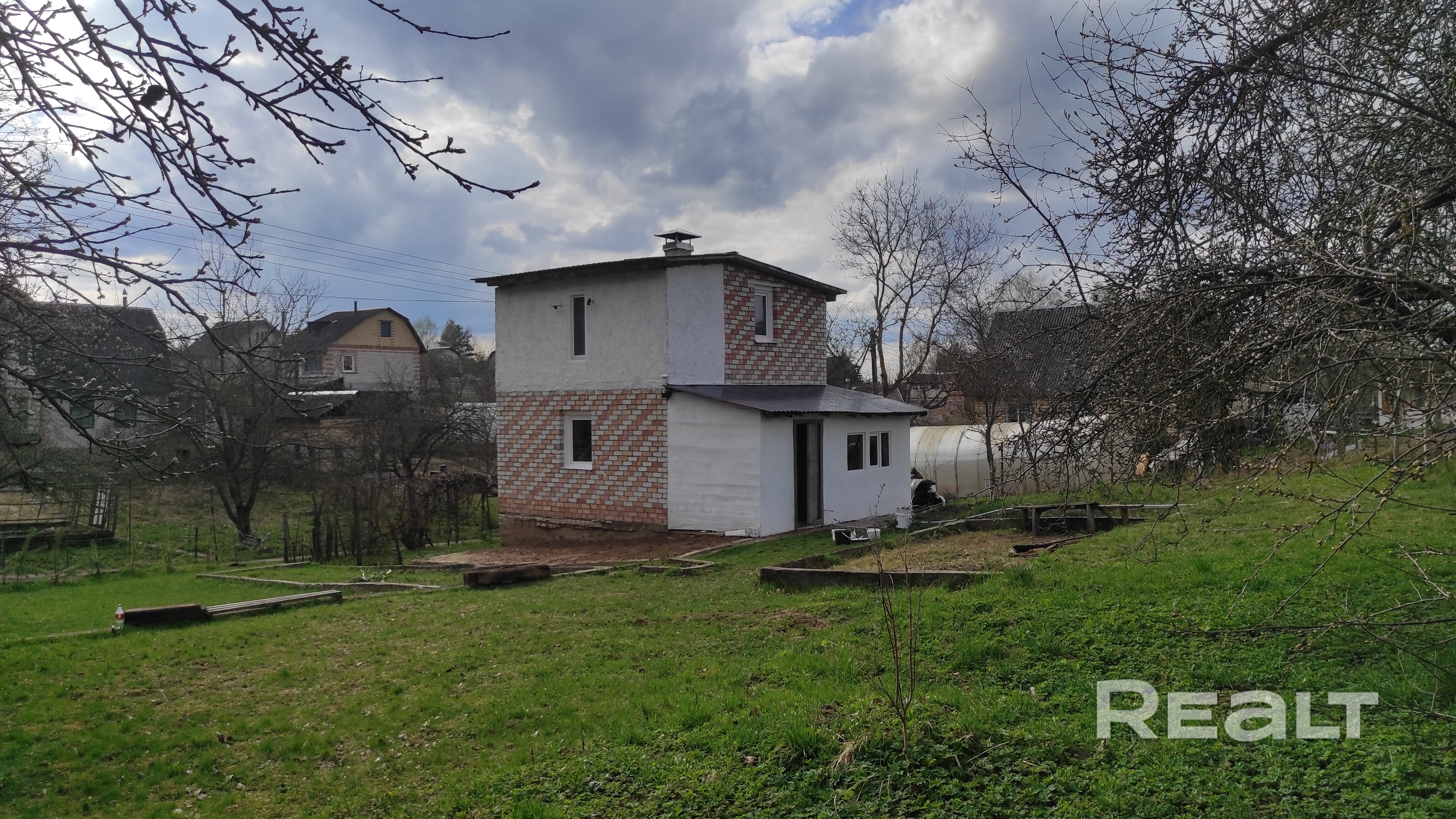 Продам дачу. Звоните все расскажу. Агентства просьба не набирать. – další