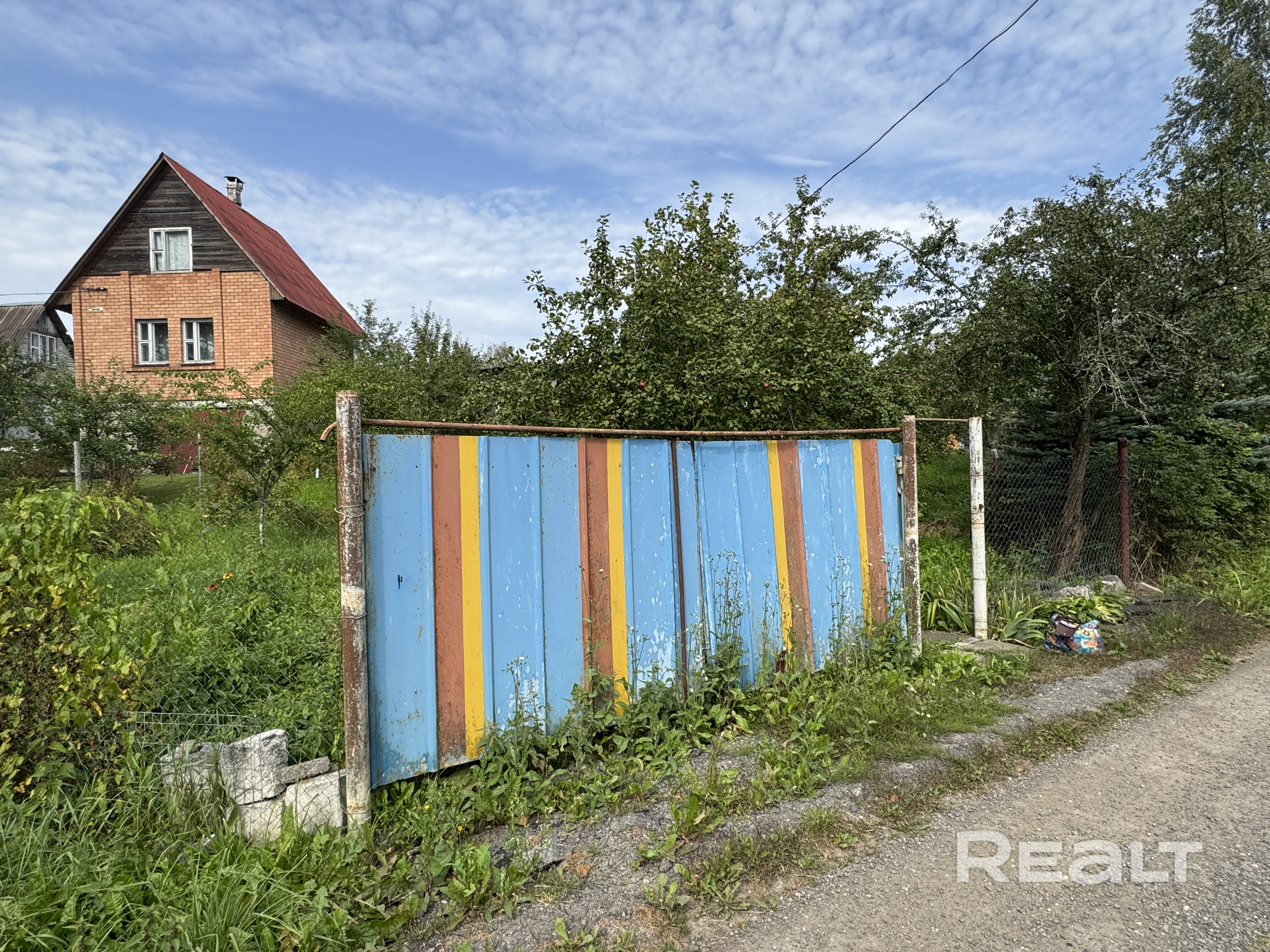 Продается дача СТ Маяк, д. Дубенцы, Хатеженский с/с 13 км от Минска. Участок 8 соток с наклоном, земля обработана, посажены плодовые деревья, электрика, вода. Есть место для парковки перед участком. - Ansicht 4