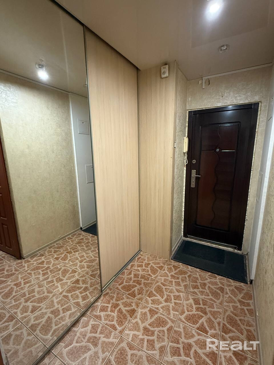 Трёхкомнатная квартира с хорошим ремонтом без дополнительных вложений - Widok 6