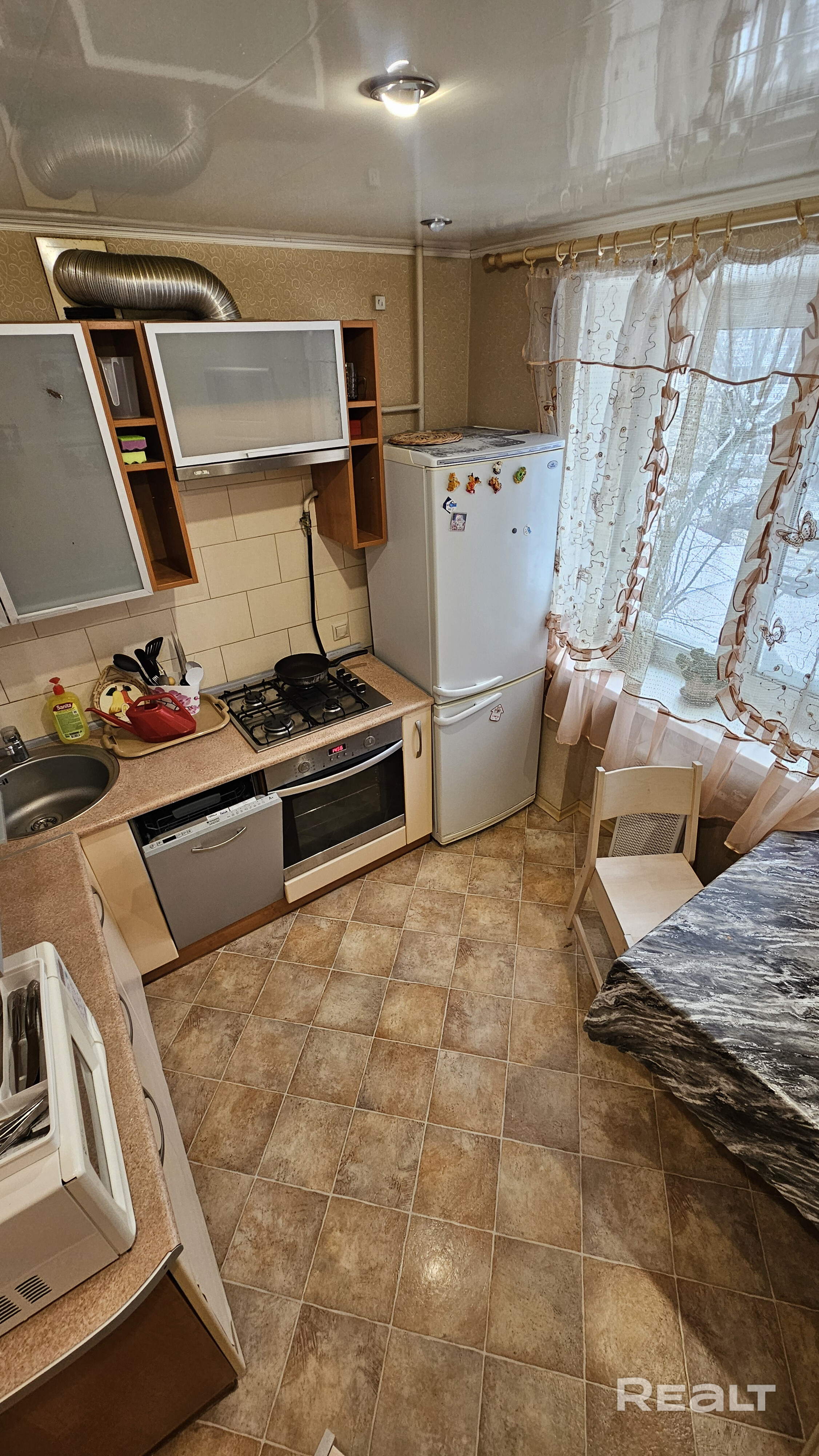 Долговременная аренда двухкомнатной квартиры. Квартира расположена в 10-15 минутах ходьбы между с.м Якуба Коласа, с.м Площадь Победы. Квартира в хорошем состоянии, оснащена всем необходимым для комфортного проживания. - Widok 5