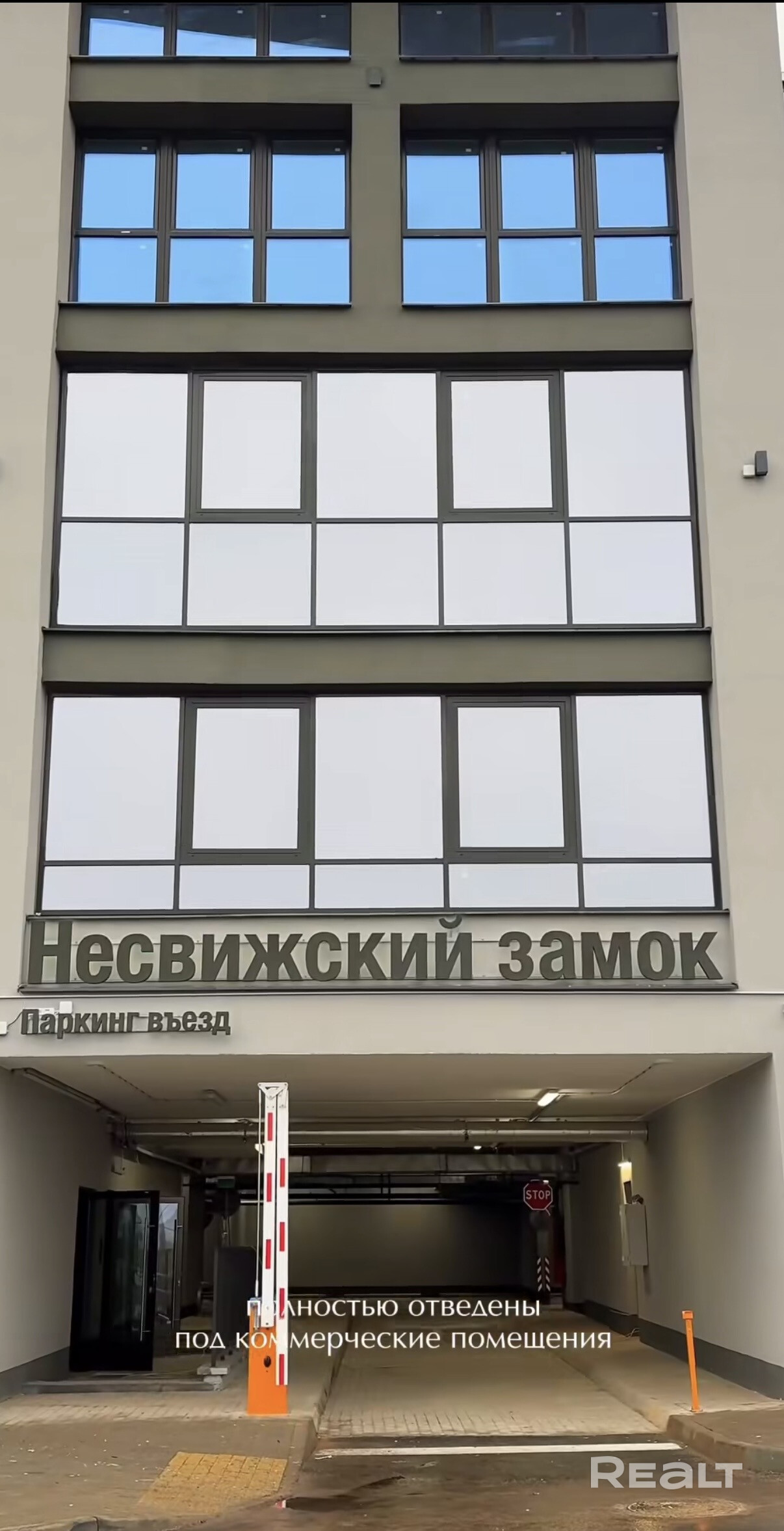 Аренда бизнес-аппаратоментов в уникальном жилом комплексе, с возможностью регистрации юридического адреса по месту проживания. Позволяет жить и работать на одном месте.Вы сможете проводить встречи с партнерами и клиентами в комфортабельных условиях. В здании будет предоставлена парковка, фитнес-центр, бассейн,детская площадка,парк В доме: консьерж-сервис, круглосуточная охрана и видеонаблюдение Две станции метро,детский сад и школа №228 рядом Деловой центр, Т/Ц «Авиа-Молл»,автобусные остановки - Widok 5