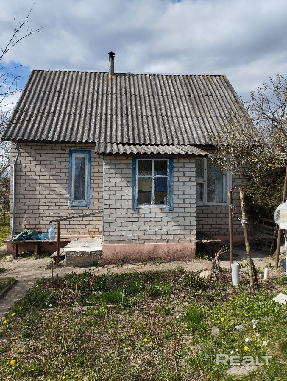 Участок 4,7 сотки, также есть возможность пользоваться дополнительной землёй под огород (около 1,2 сотки) в СТ Взгорье, 46 км от МКАД по Молодеченскому направлению. От ж/д станции Бояры 20 мин пешком. Двухэтажный дом с погребом, большая кухня (есть бойлер). В комнате установлена печь. Участок огорожен, много плодовых деревьев и кустов, есть парковка для авто. Остается всё, что находится на даче: триммер, хоз. инвентарь, стройматериалы, дрова. - Ansicht 3