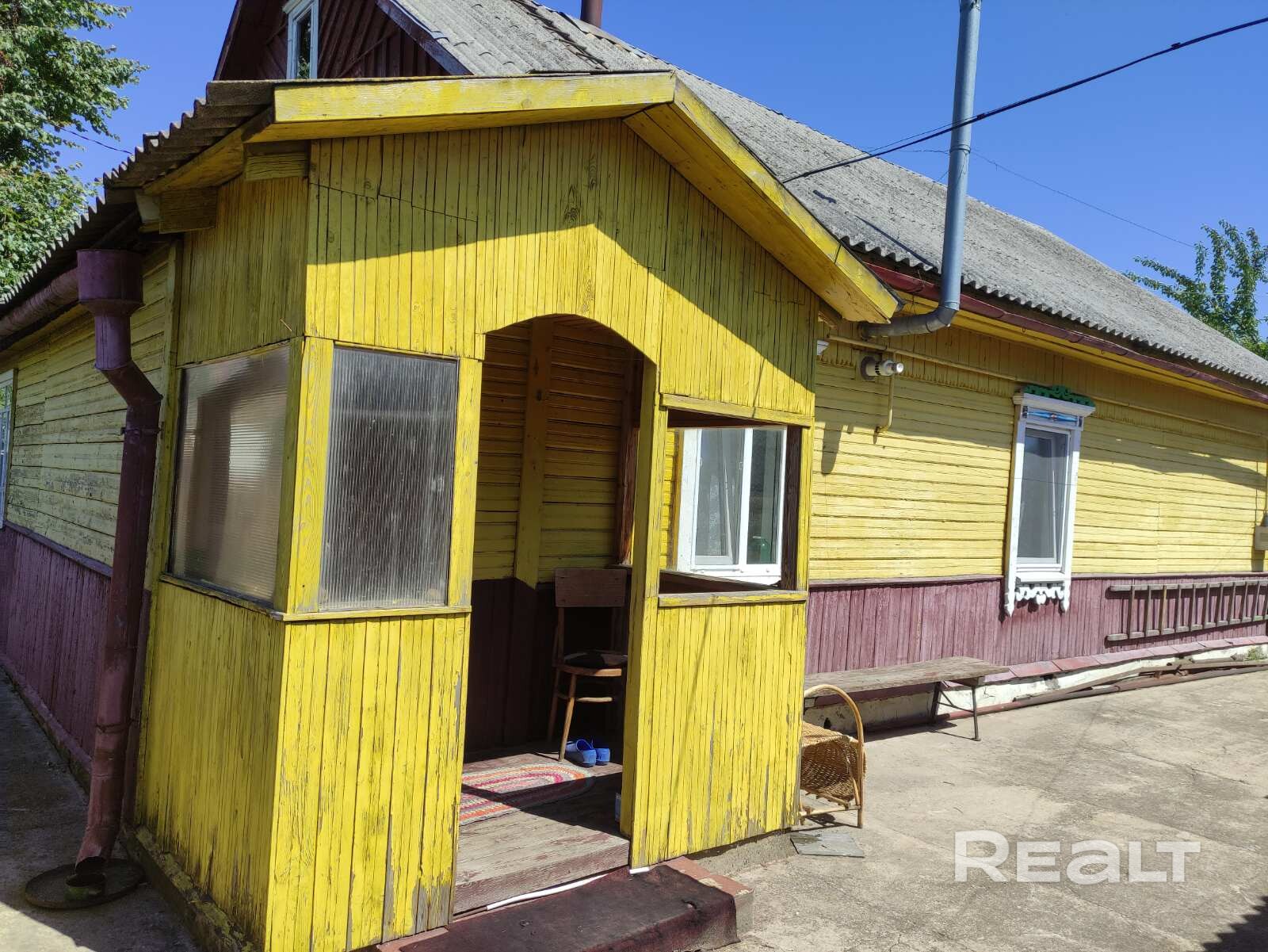 Продаётся готовый к проживанию частный дом в городской черте. Дом площадью 79,4 м², расположен на участке 6,49 соток, включает 4 комнаты, подключены все необходимые коммуникации. Ухоженная территория, удобный подъезд и развитая инфраструктура рядом. - Widok 6