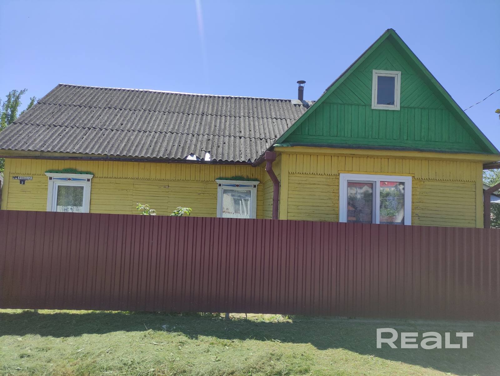Продаётся готовый к проживанию частный дом в городской черте. Дом площадью 79,4 м², расположен на участке 6,49 соток, включает 4 комнаты, подключены все необходимые коммуникации. Ухоженная территория, удобный подъезд и развитая инфраструктура рядом. - Widok 5