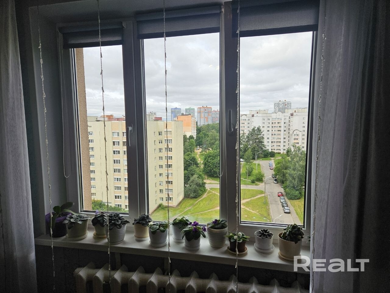 Трёх комнатная квартира в Минске ул. Карвата. Дом утеплён! Отличная планировка. Светлая, уютная, тёплая трёхкомнатная квартира по ул. Карвата 31, микро район Степянка, готова к проживанию: металлическая входная дверь, комнаты расположены на две стороны, напольное покрытие-паркет, в оконных проемах установлены стеклопакеты. - Ansicht 5