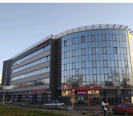 Продажа офиса в современном бизнес центре Изоком Плаза . Чистая продажа от собственника . Хорошая рентабельность . Можно легко найти арендатора . Хорошая транспортная доступность , всегда есть места для парковки. Высокоскоростной интернет .