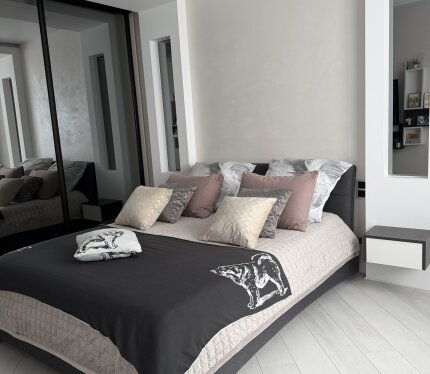 Сдам комнату в трехкомнатной квартире порядочной, аккуратной девушке в возрасте 22-40 лет без вредных привычек и без домашних животных.